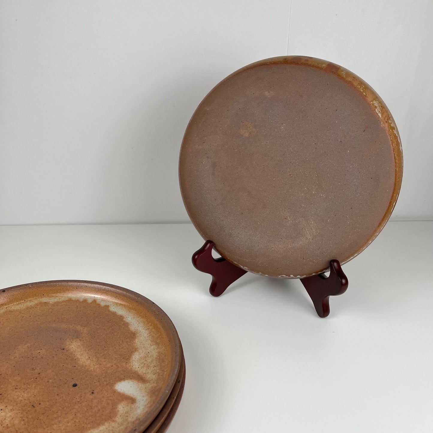 Set de 4 assiettes en terre cuite brutaliste