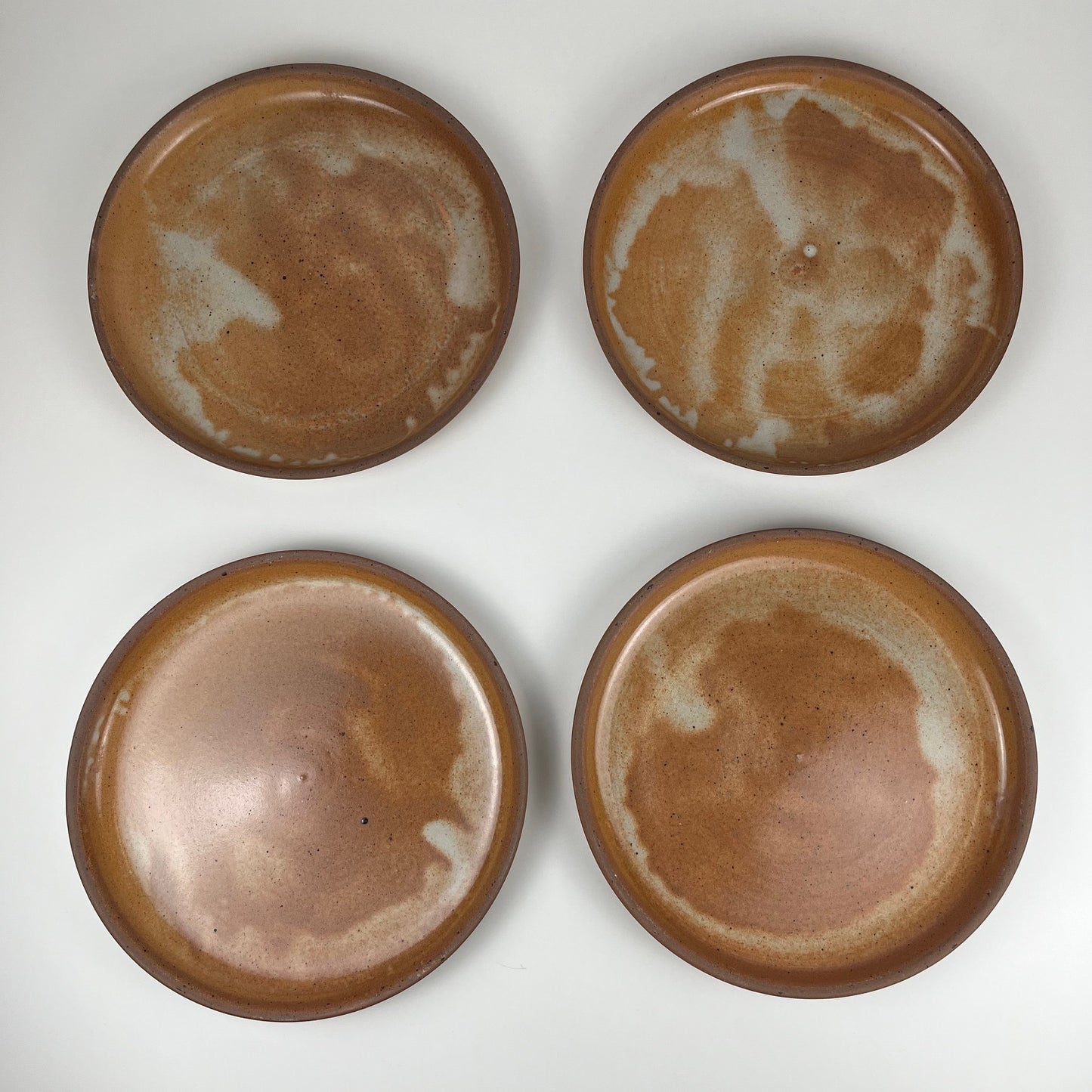 Set de 4 assiettes en terre cuite brutaliste
