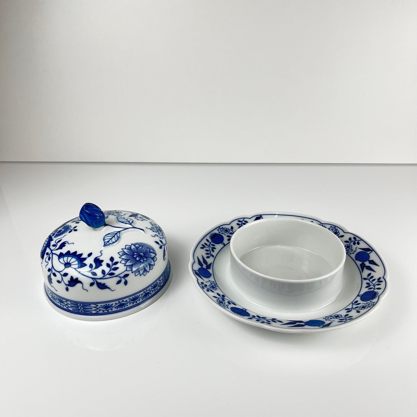 Grand Beurrier rond Hutschenreuther oignon bleu porcelaine Allemagne vintage rare