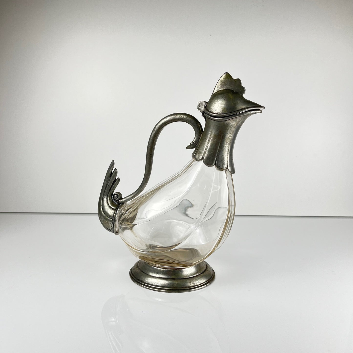 Aiguière Zoomorphe coq en verre et étain, style Art Déco, vers 1930-1950