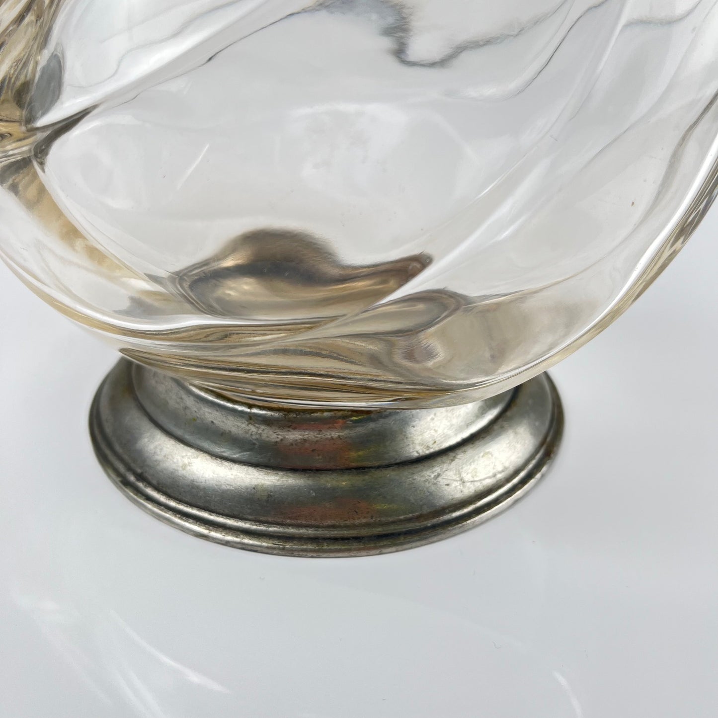 Aiguière Zoomorphe coq en verre et étain, style Art Déco, vers 1930-1950