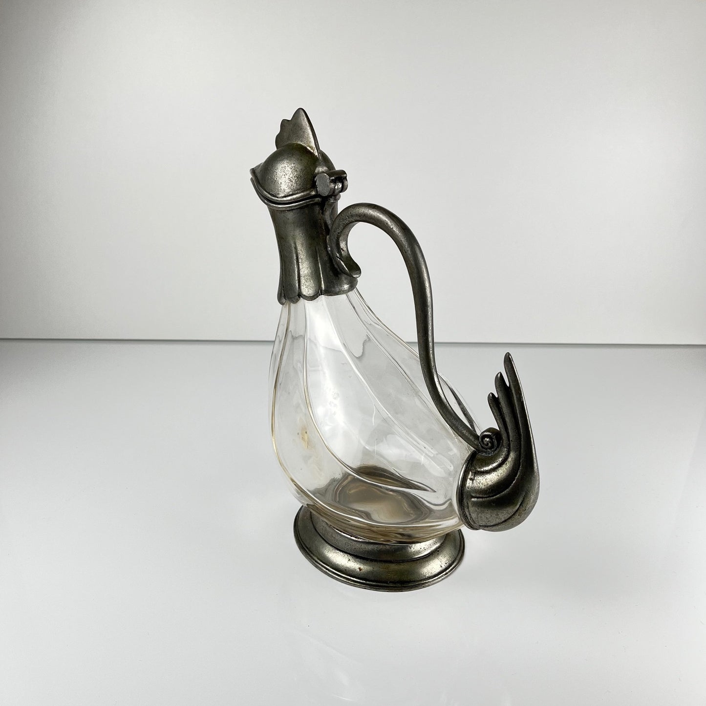 Aiguière Zoomorphe coq en verre et étain, style Art Déco, vers 1930-1950