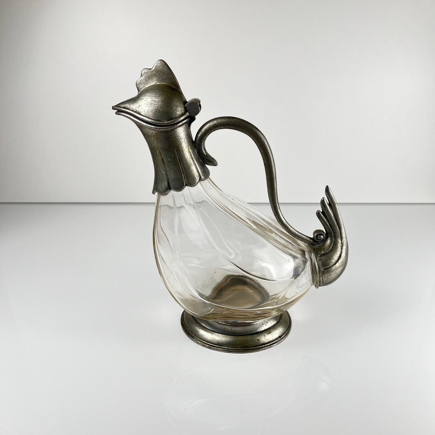 Aiguière Zoomorphe coq en verre et étain, style Art Déco, vers 1930-1950