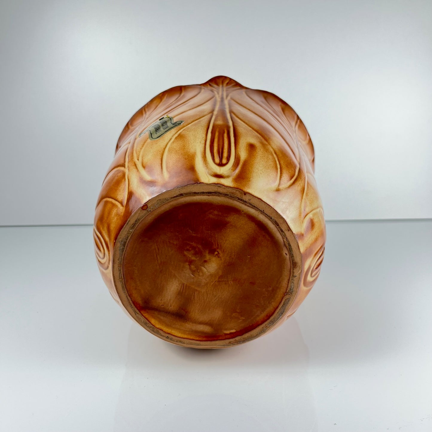 Cache-pot en faïence brune effet feuille nervurée, 1960/70