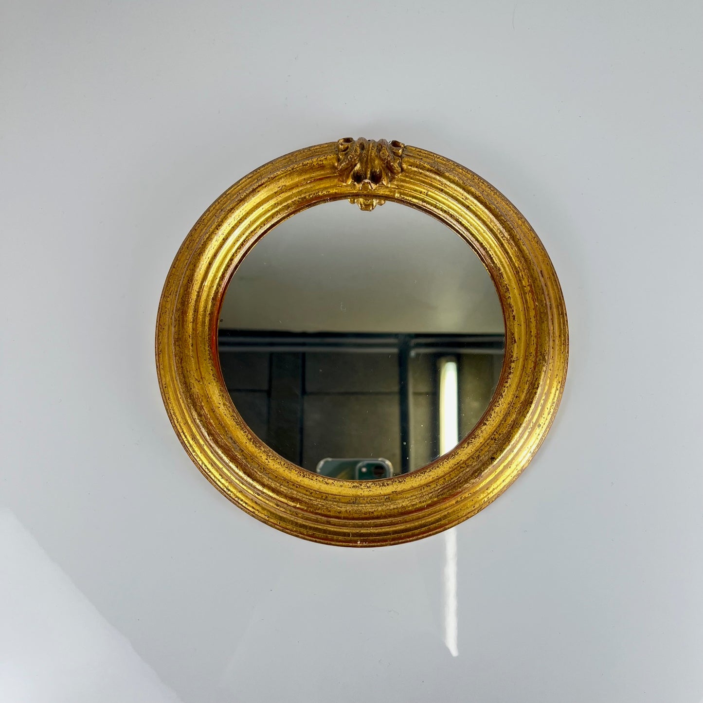 Petit miroir médaillon , XXe, style Louis XV
