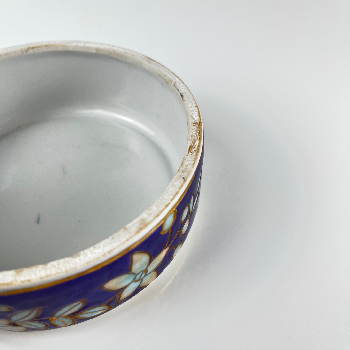 Chinese blue porcelain box with bird and flower motif, Guangxu style, 20th century