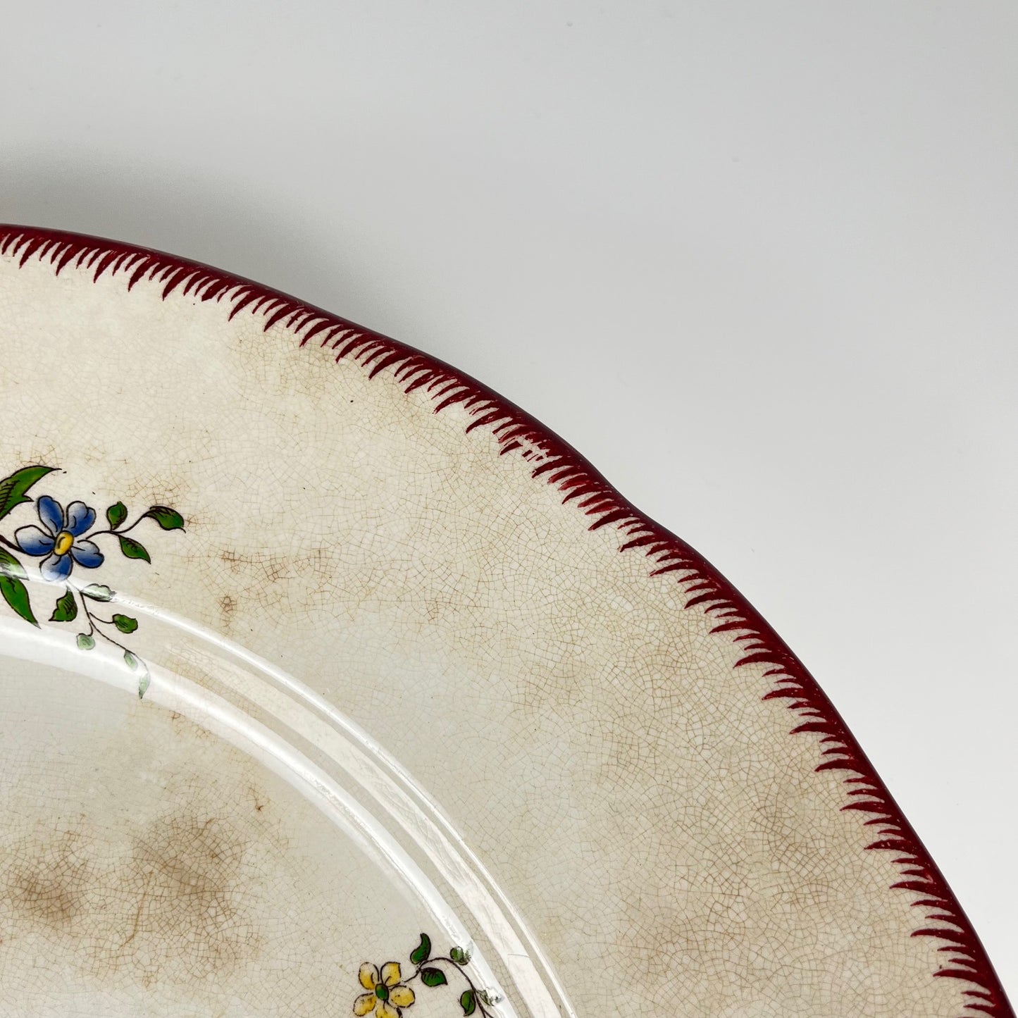 Large round patinated dish, Strasbourg model, Sarreguemines, 1880-1918