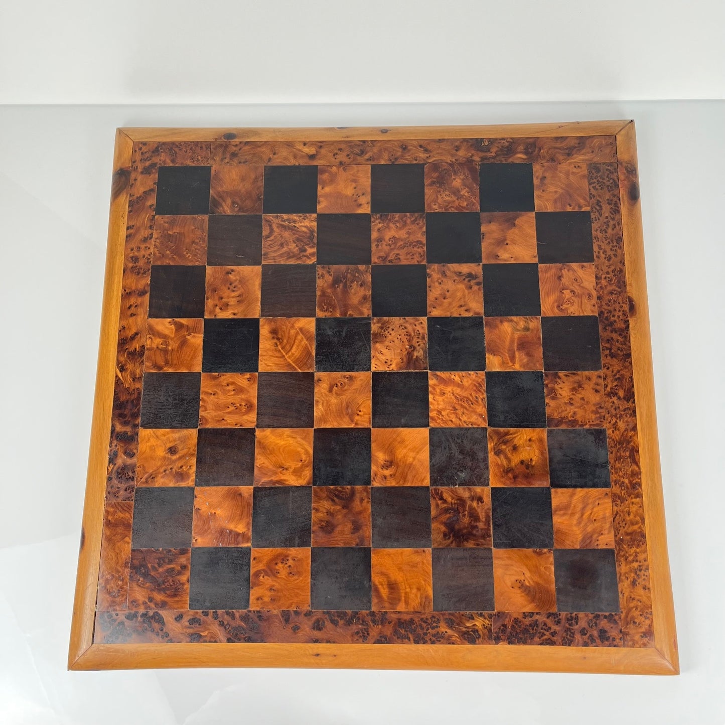 Grand Échiquier vintage artisanal en bois massif 46 cm