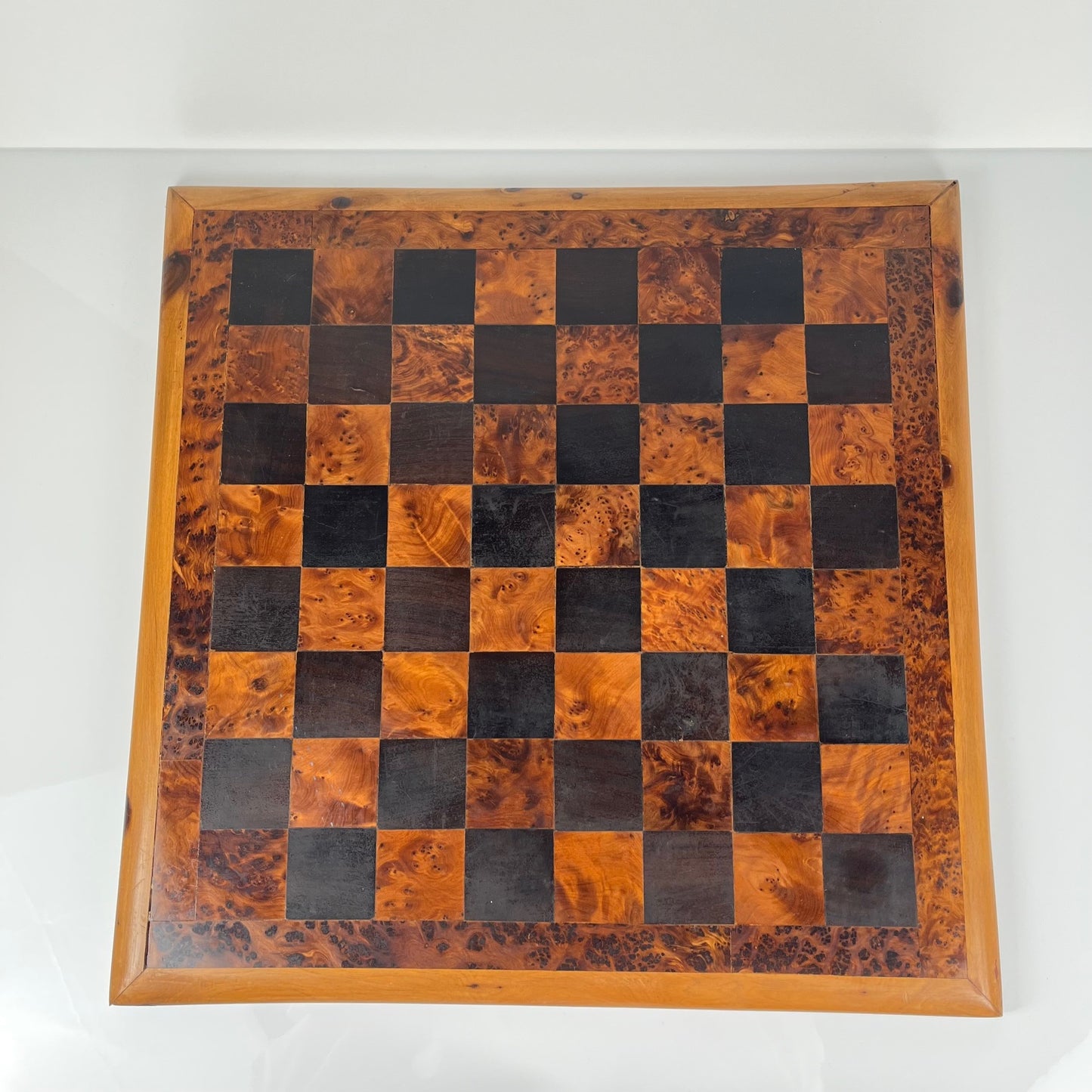 Grand Échiquier vintage artisanal en bois massif 46 cm