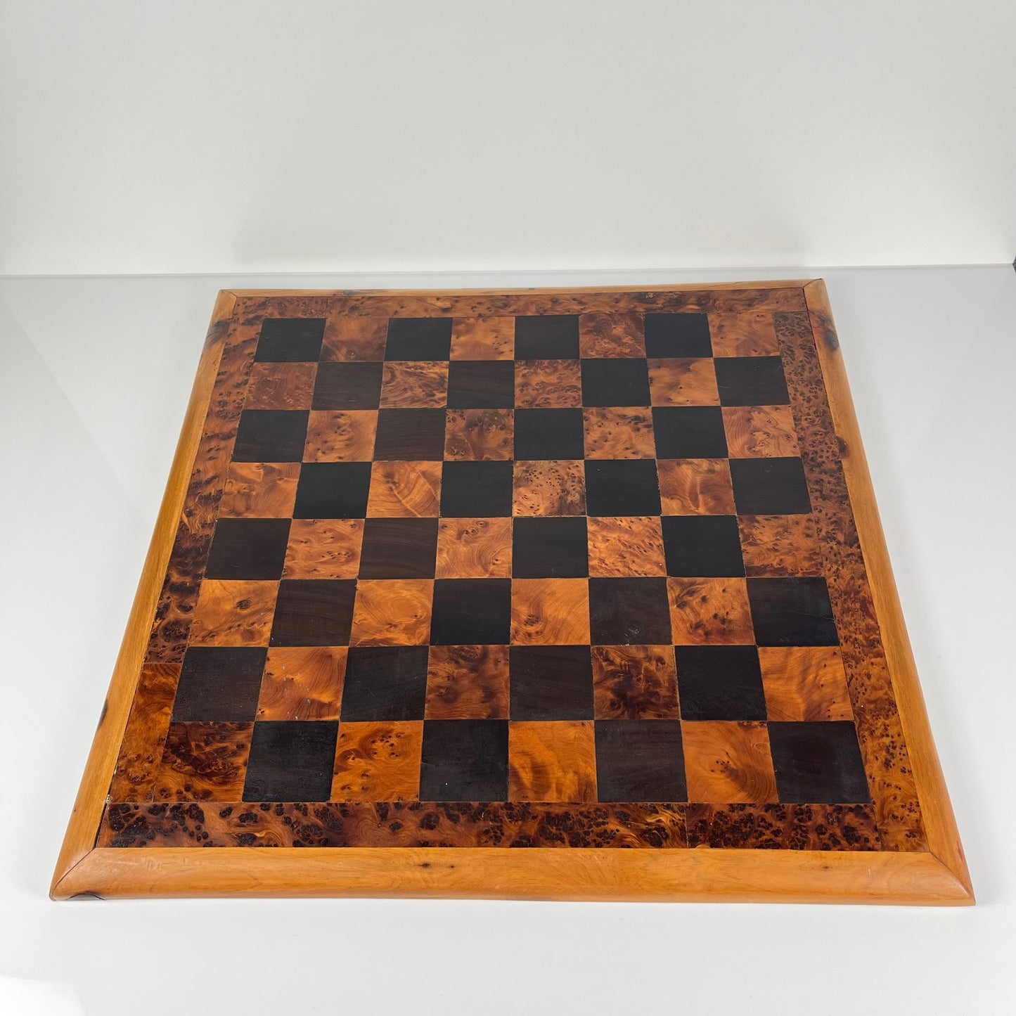 Grand Échiquier vintage artisanal en bois massif 46 cm