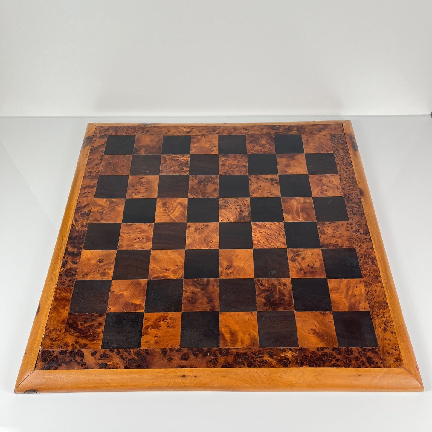 Grand Échiquier vintage artisanal en bois massif 46 cm