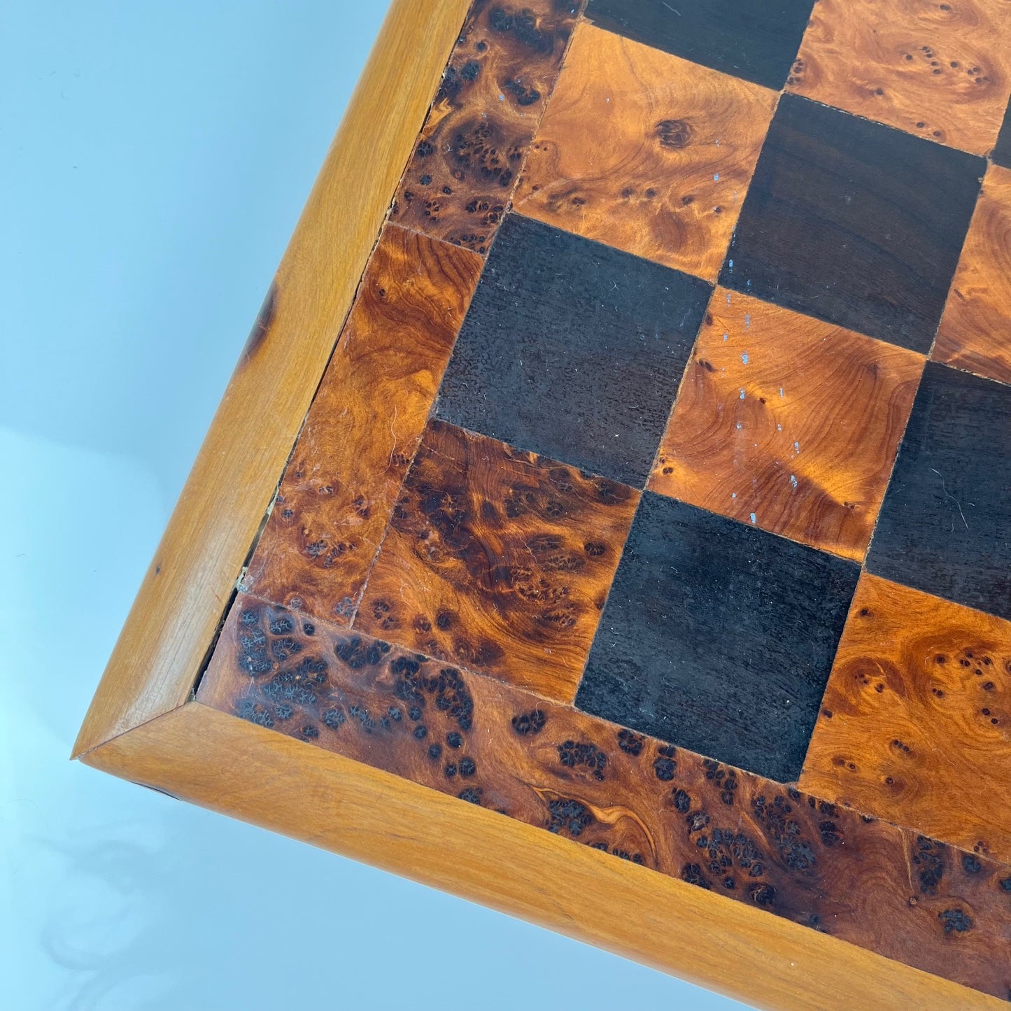 Grand Échiquier vintage artisanal en bois massif 46 cm