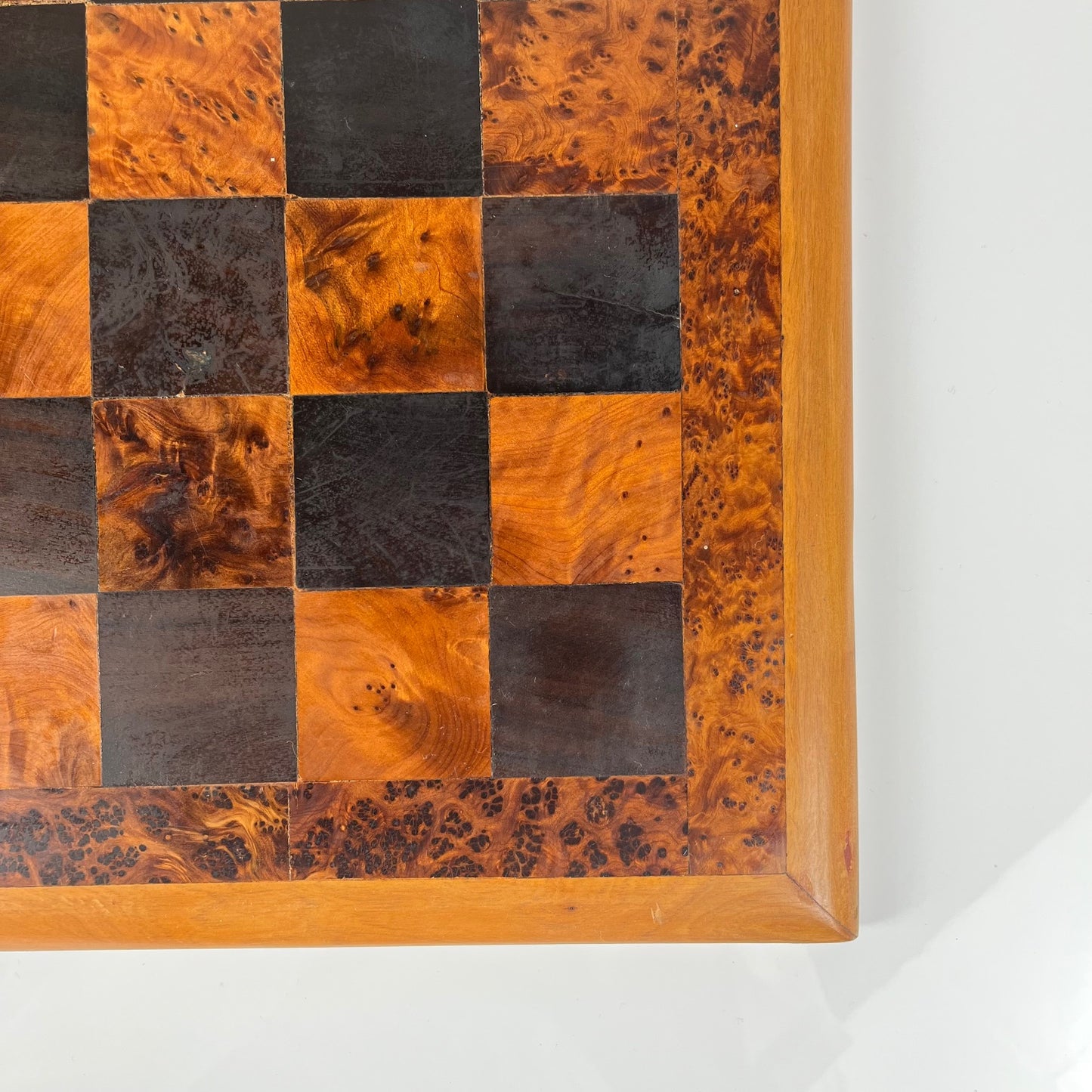 Grand Échiquier vintage artisanal en bois massif 46 cm