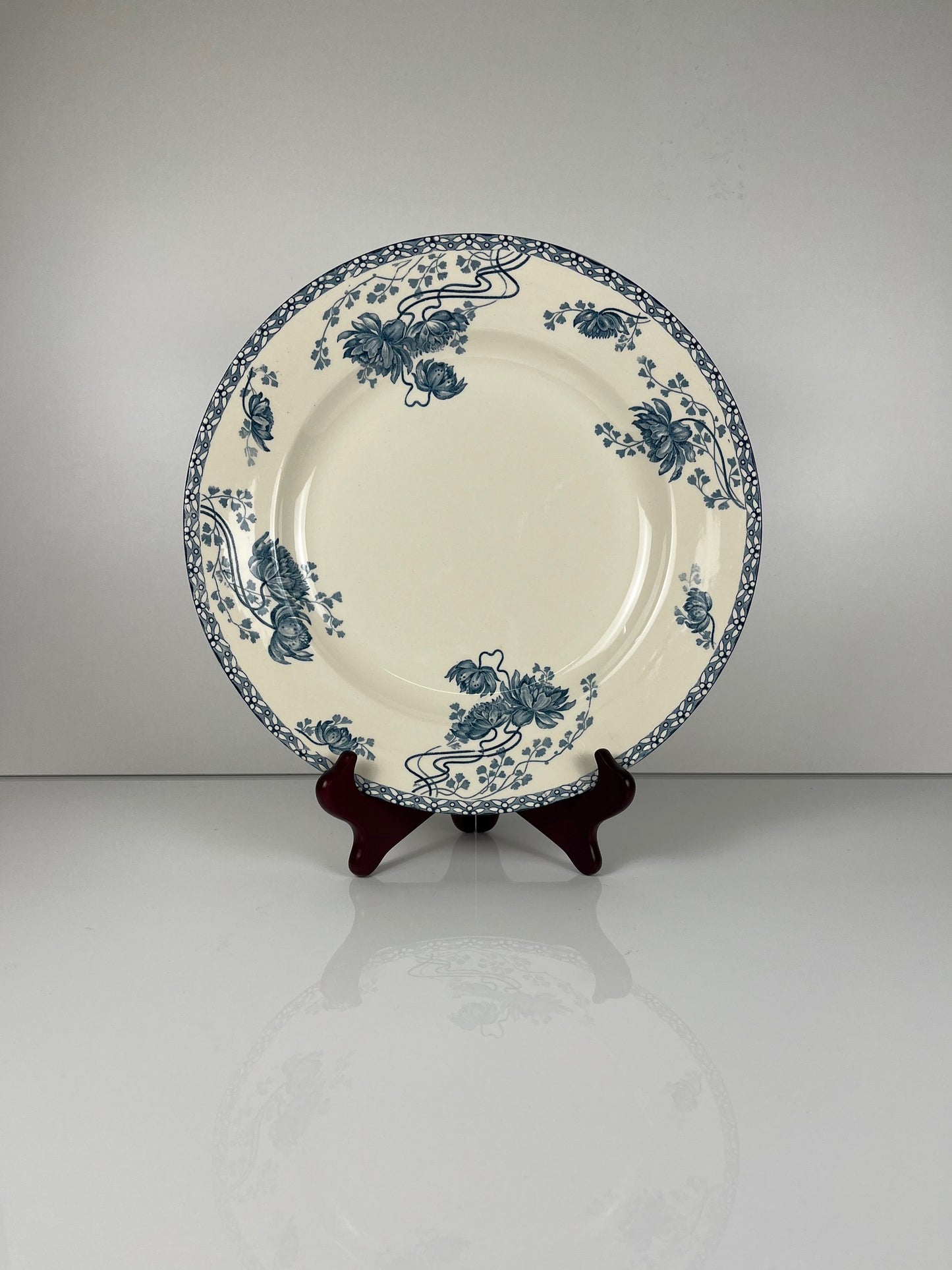 Grand plat rond "Royat" bleu, U&C Sarreguemines , 1879 - 1918.