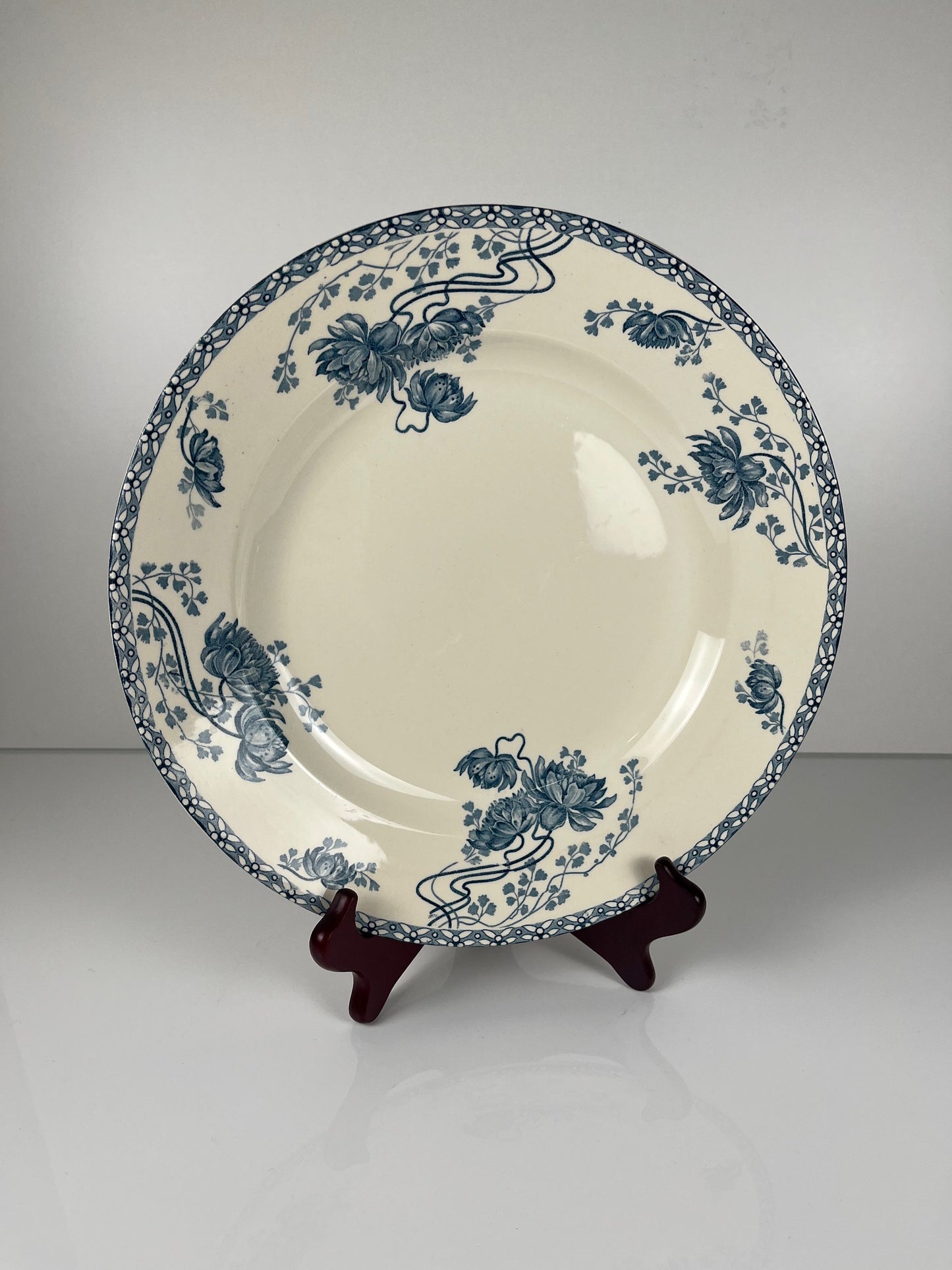 Grand plat rond "Royat" bleu, U&C Sarreguemines , 1879 - 1918.