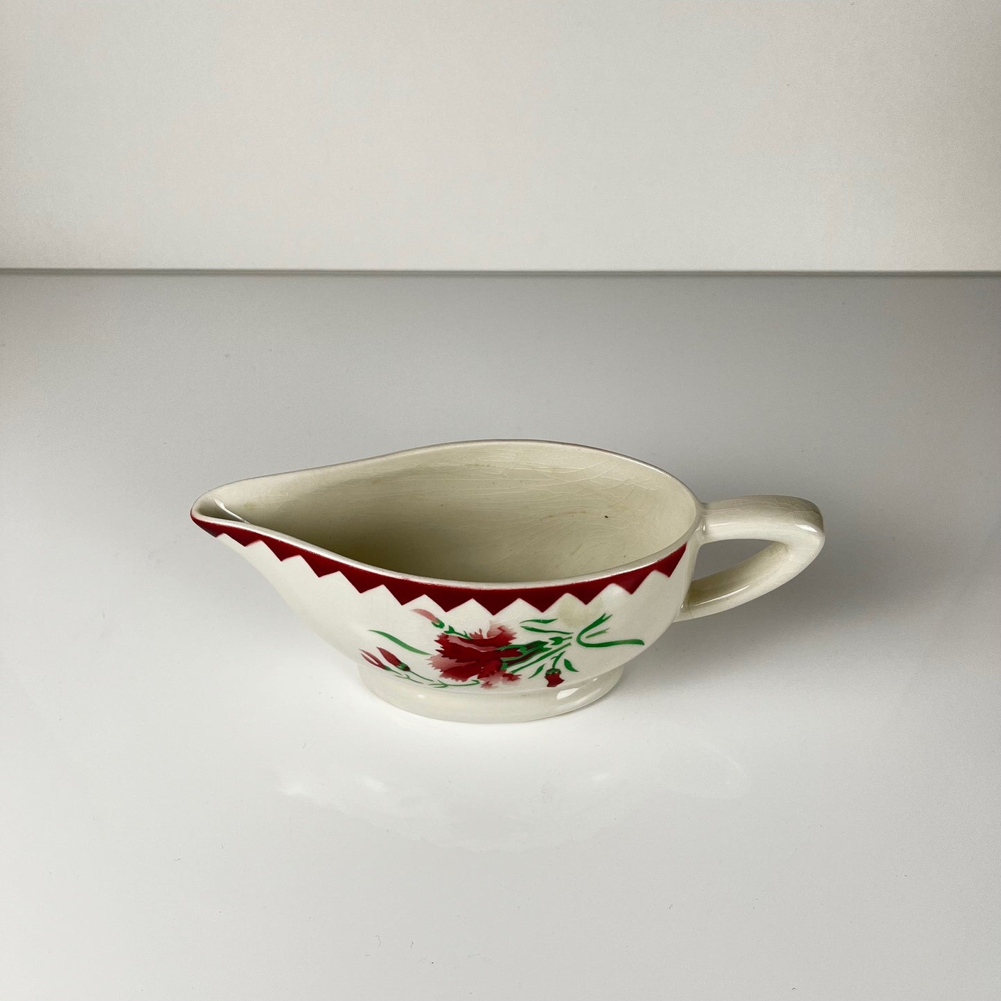 Sarreguemines "Oeillet" Sauceboat, 1920-50