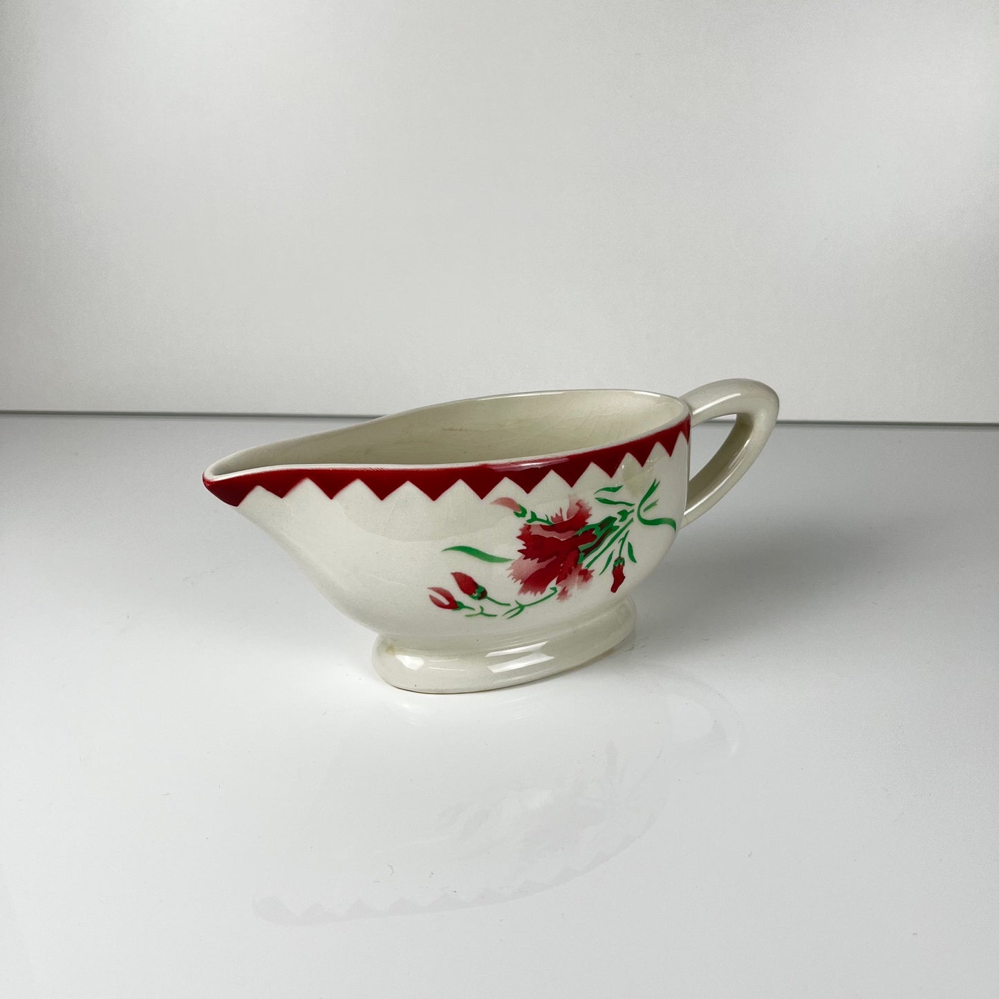 Sarreguemines "Oeillet" Sauceboat, 1920-50