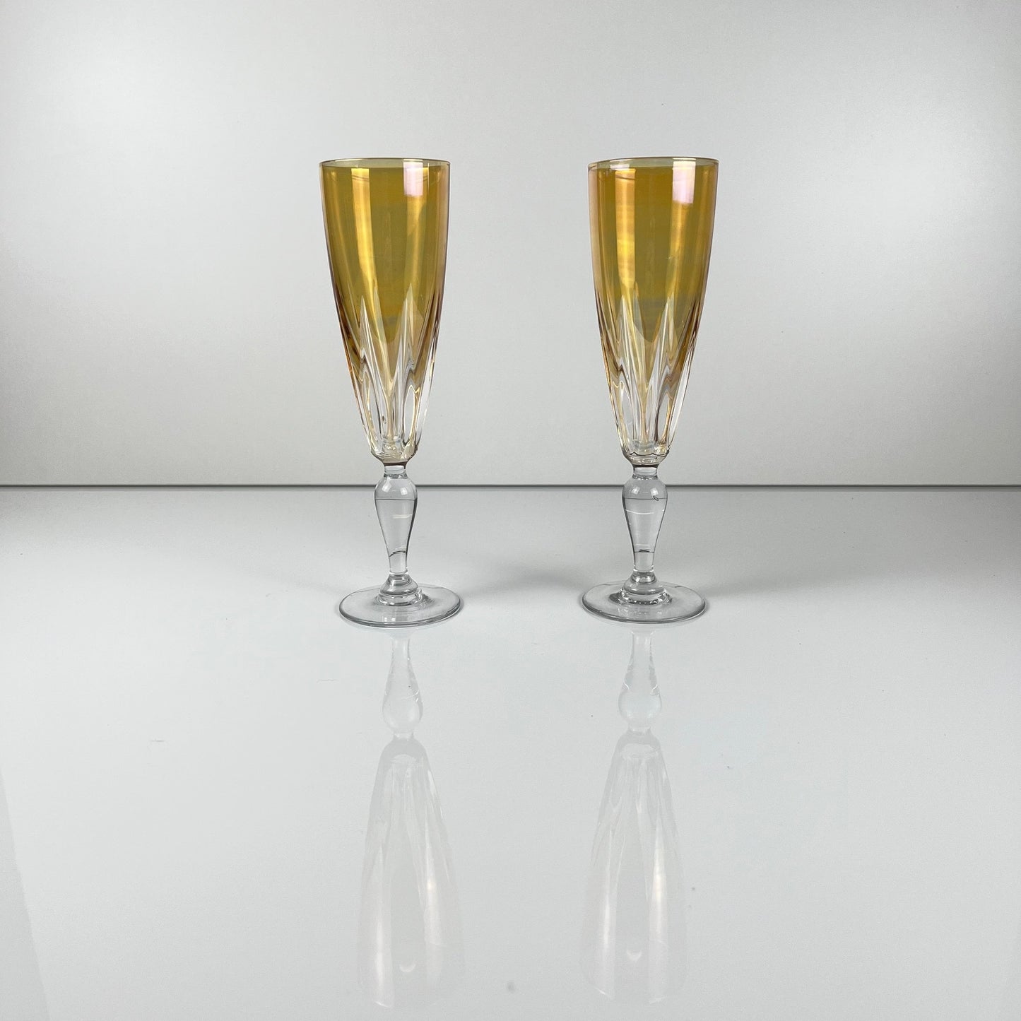 Yellow colored crystal champagne coupe duo