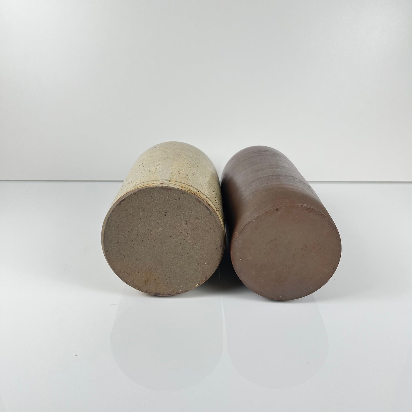 Duo de bouteille en grès moucheté et bordeaux