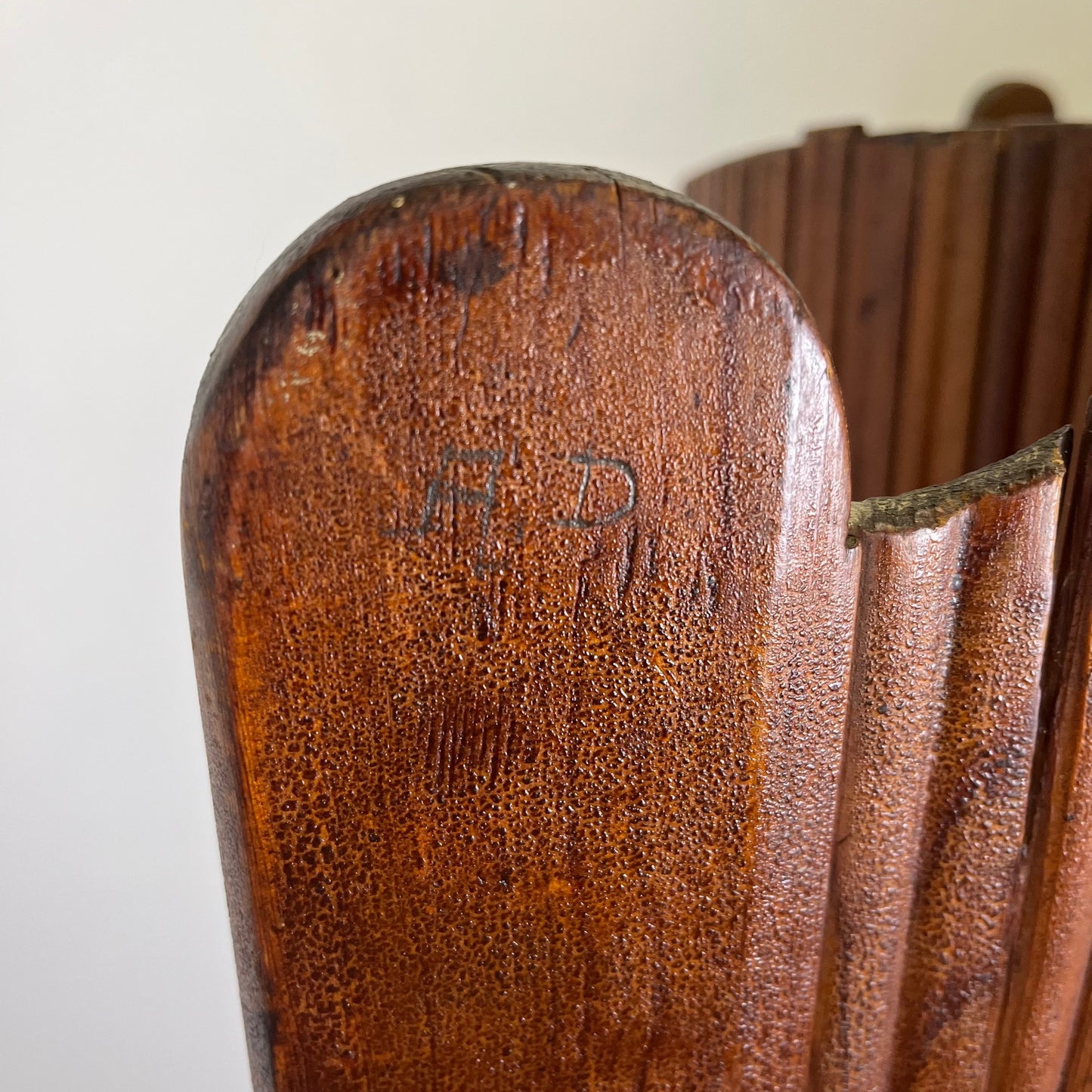Undulating screen with pine slats, 1930