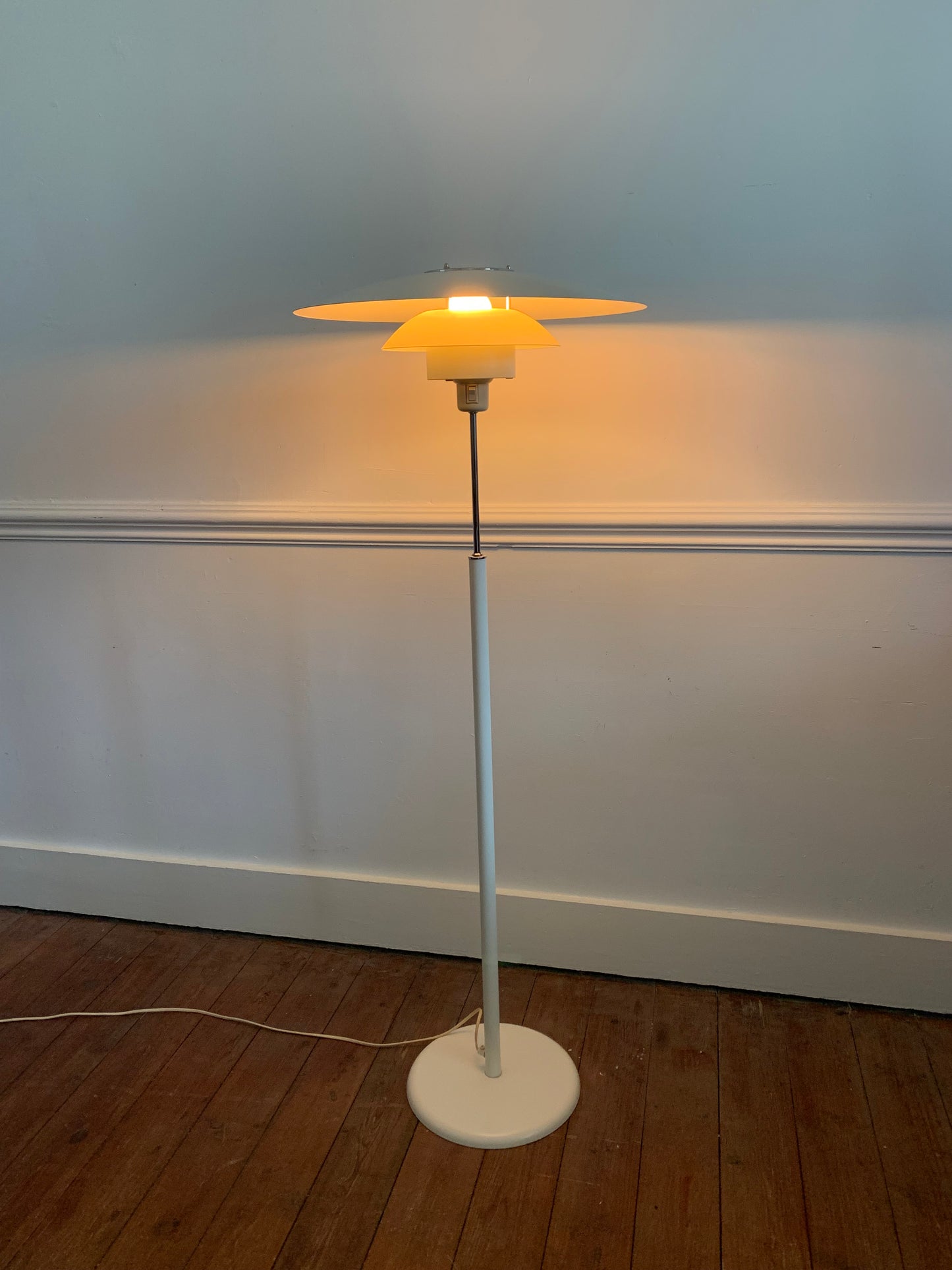 Lampe de sol danoise blanche 1960/70