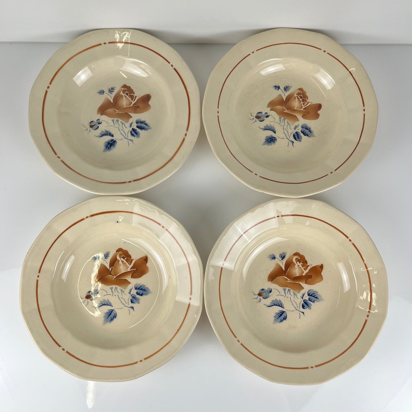 Set de 4 Assiettes creuses Sarreguemines motif fleur , première moitié du XXe siècle