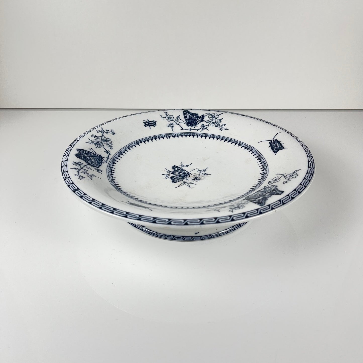 Compotier bas sur piédouche "Butterfly" bleu par Minton & co, Angleterre, XIXe
