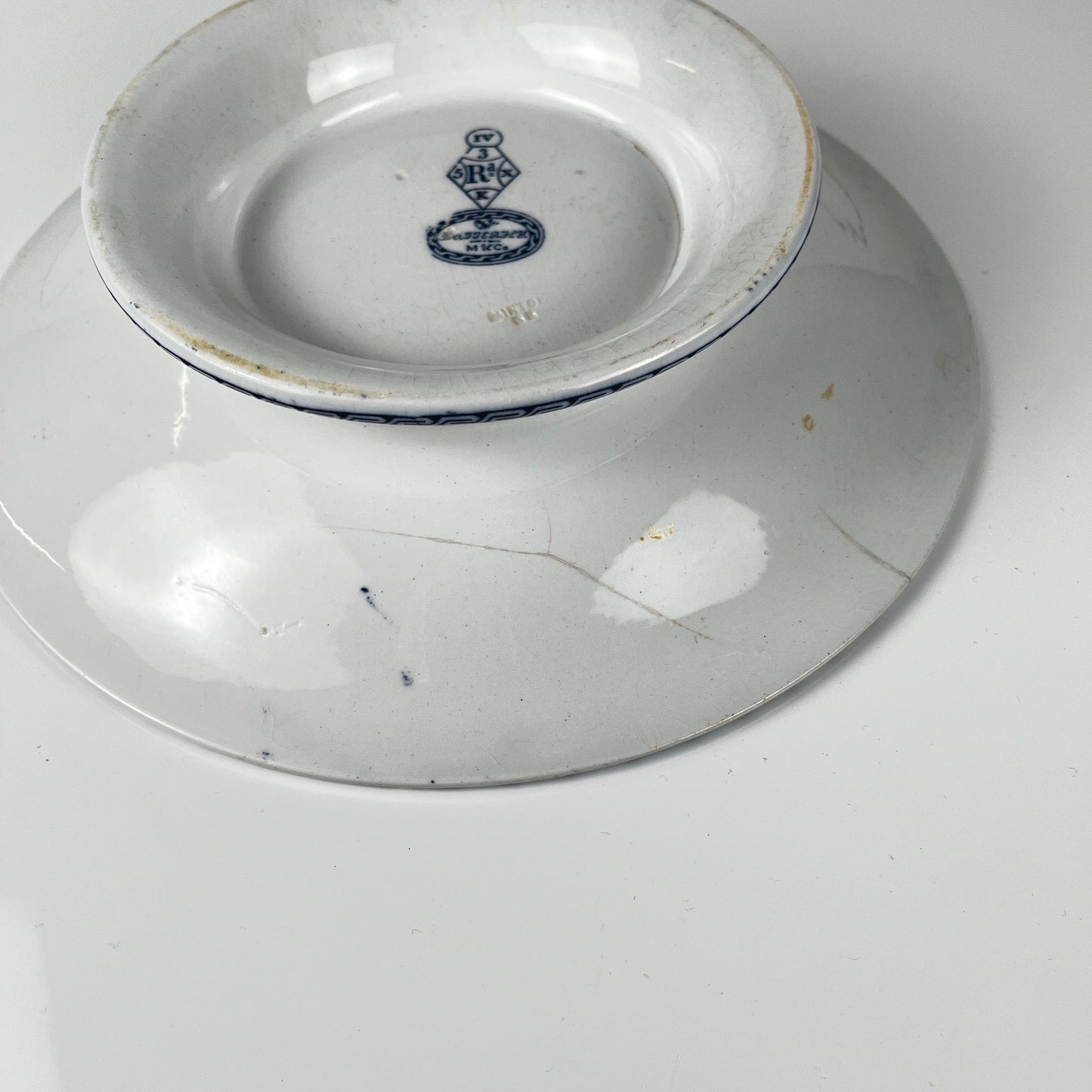 Compotier bas sur piédouche "Butterfly" bleu par Minton & co, Angleterre, XIXe