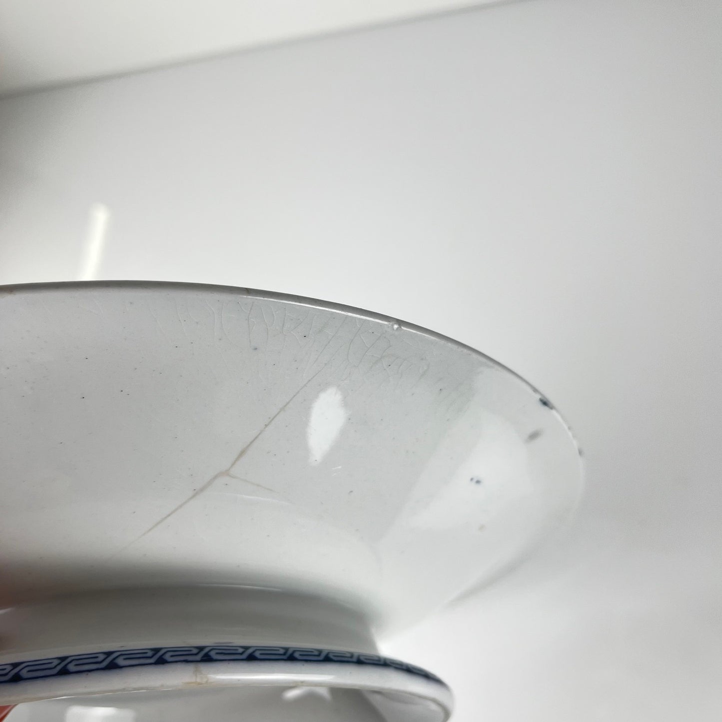 Compotier bas sur piédouche "Butterfly" bleu par Minton & co, Angleterre, XIXe