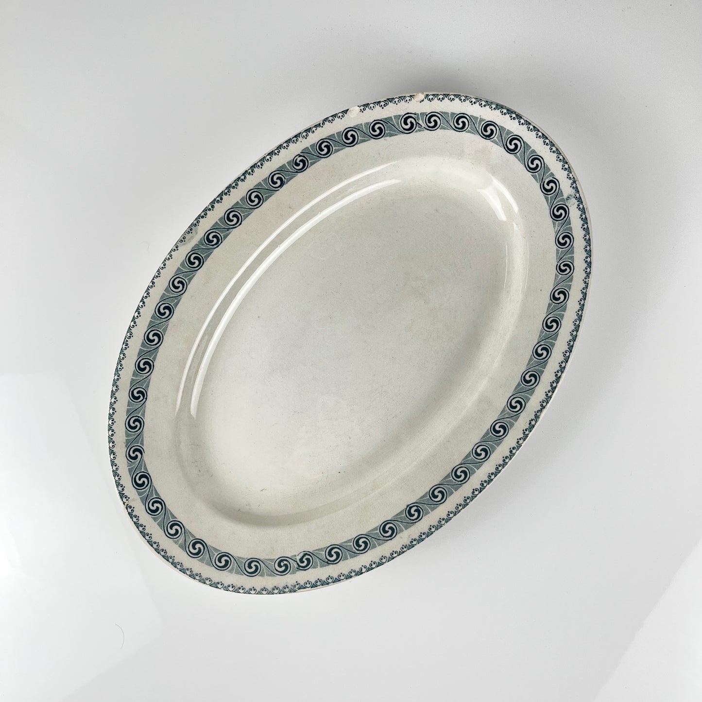 Grand plat ovale "Rachel" Moulins des loups & Hamage, terre de fer