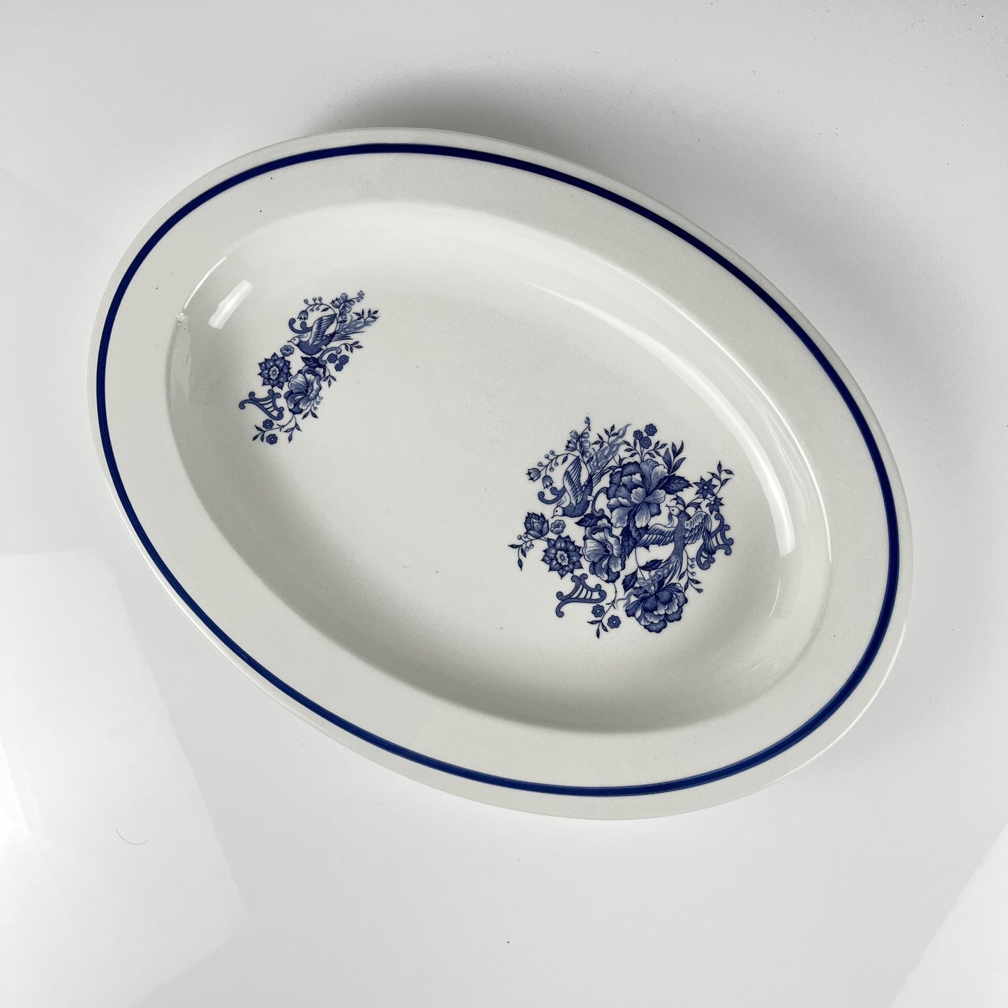 Grand plat ovale blanc & bleu, motif oiseau et fleur
