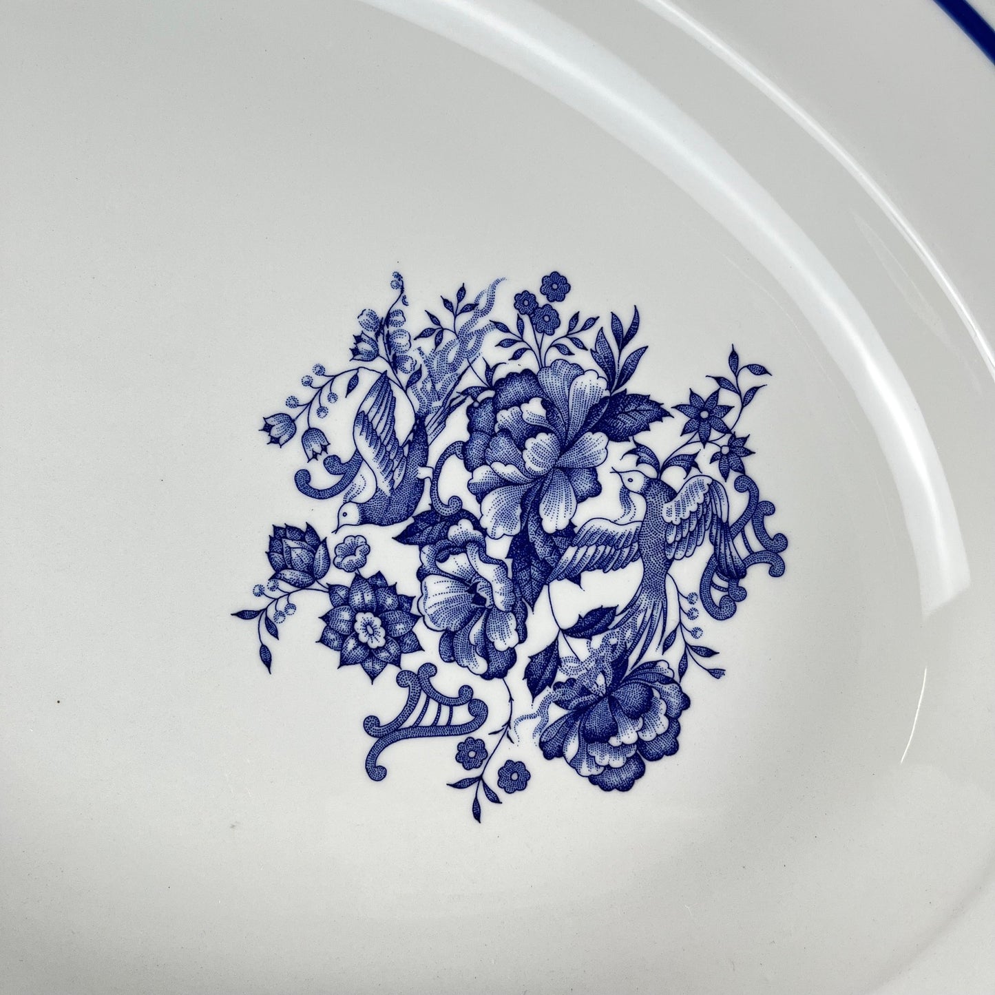 Grand plat ovale blanc & bleu, motif oiseau et fleur