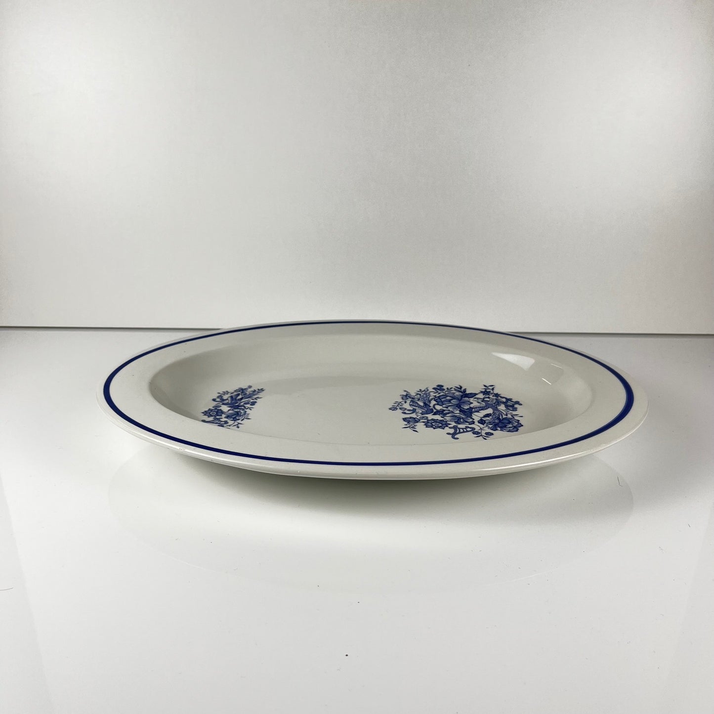 Grand plat ovale blanc & bleu, motif oiseau et fleur