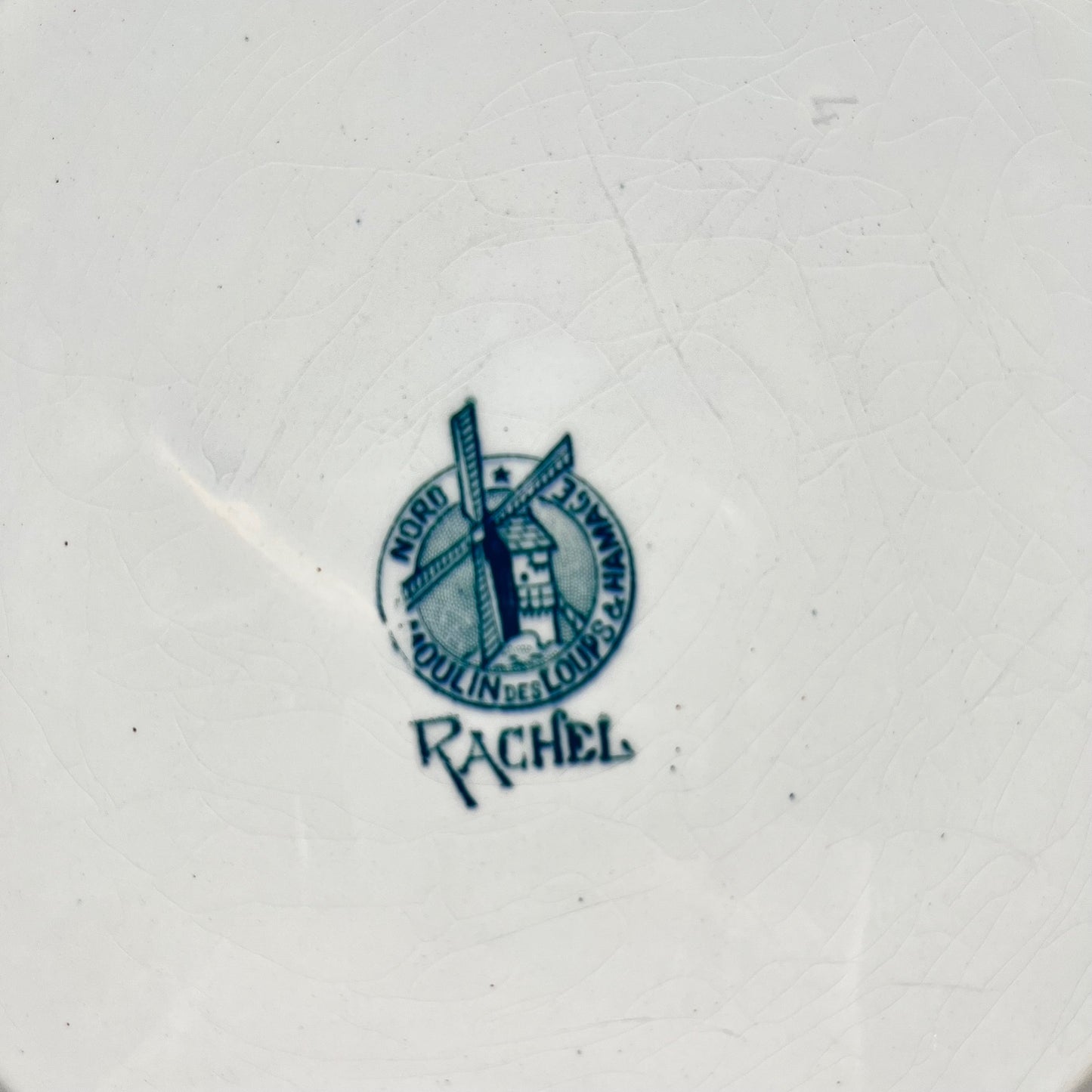 Grand plat rond "Rachel" Moulins des loups & Hamage, terre de fer