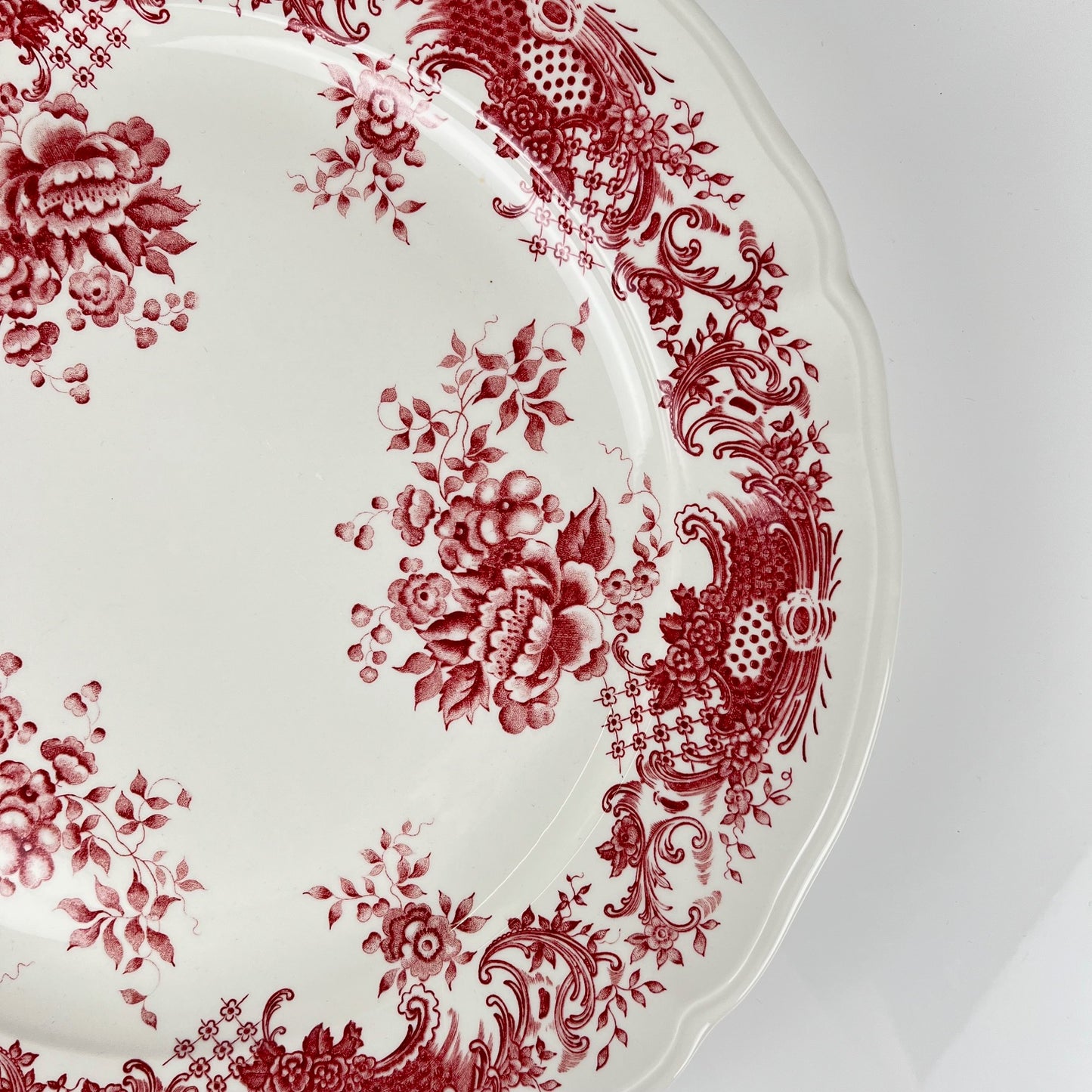 Plat à gateau Villeroy & Boch, modele "Valeria", tons rouge