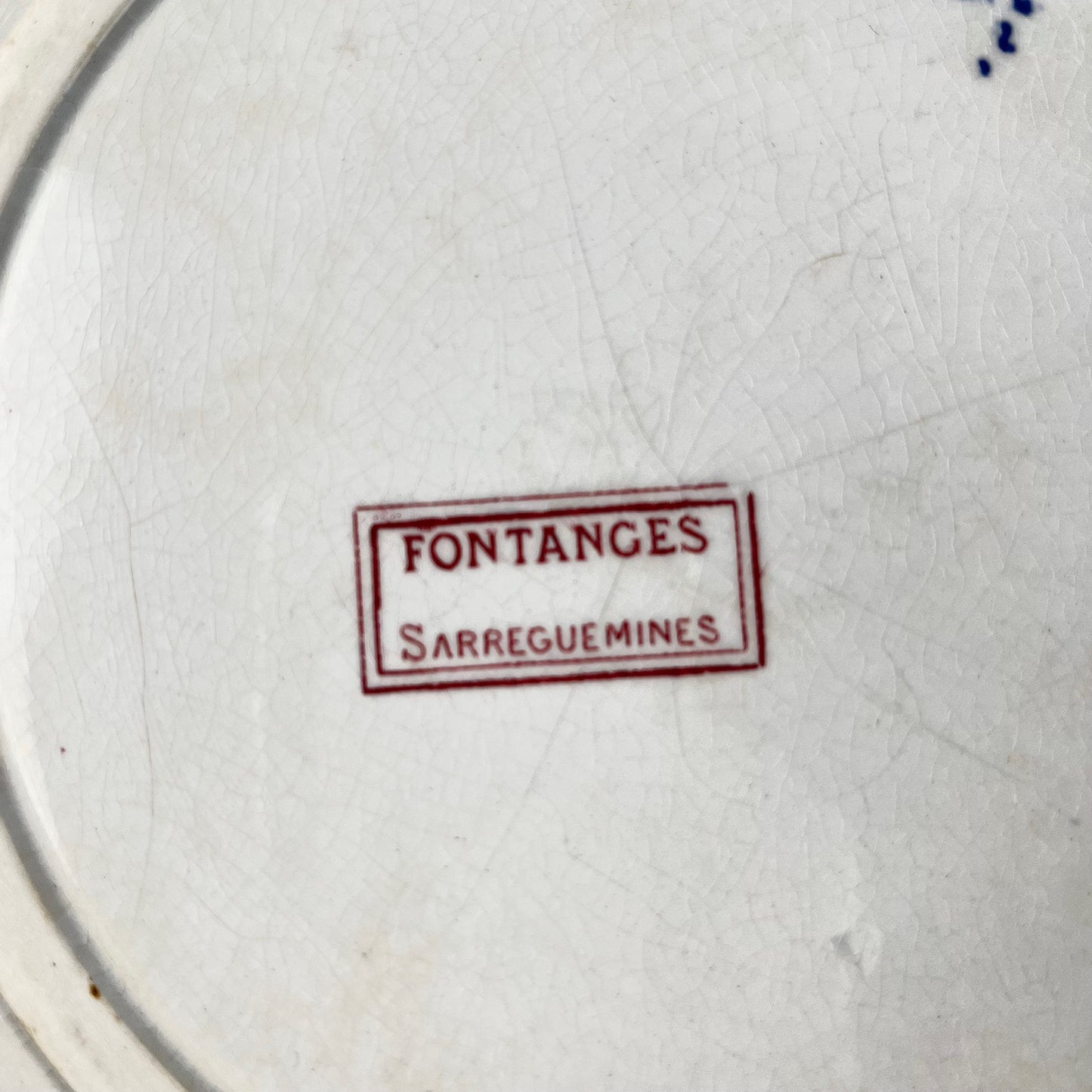 Grand plat creux "Fontange", Sarreguemines,terre de fer, XIX-XXe