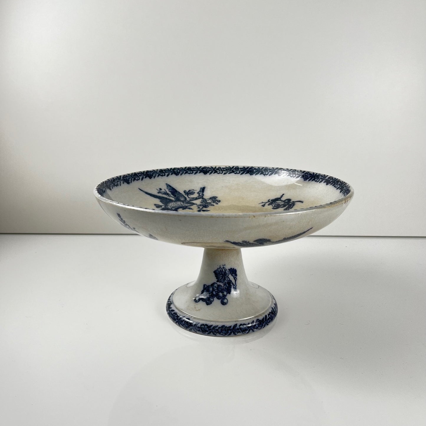 Compotier terre de Fer Pexonne, motif oiseau bleu fin XIXe