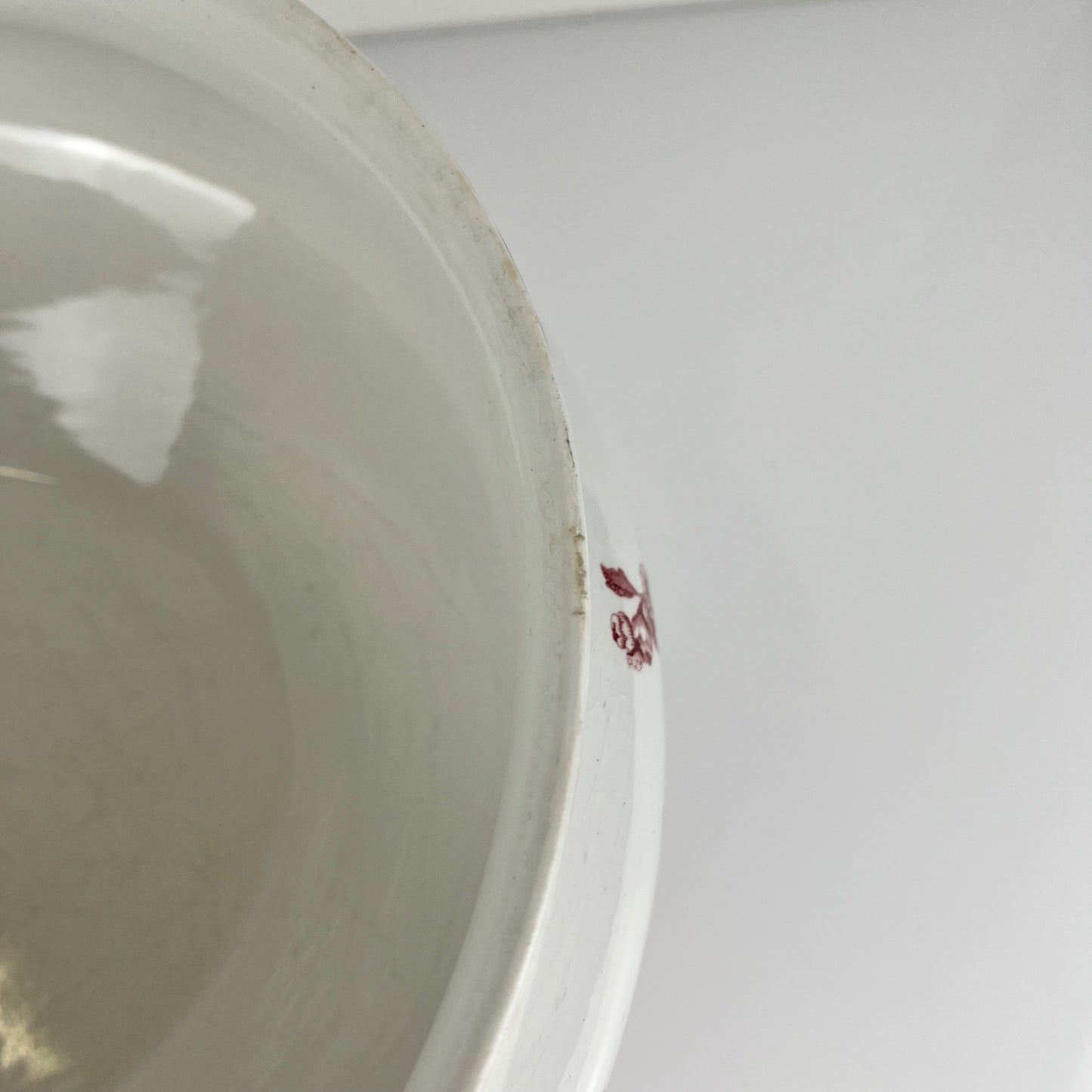 Sarreguemines tureen, "Fontange" model, red, 1918-1950