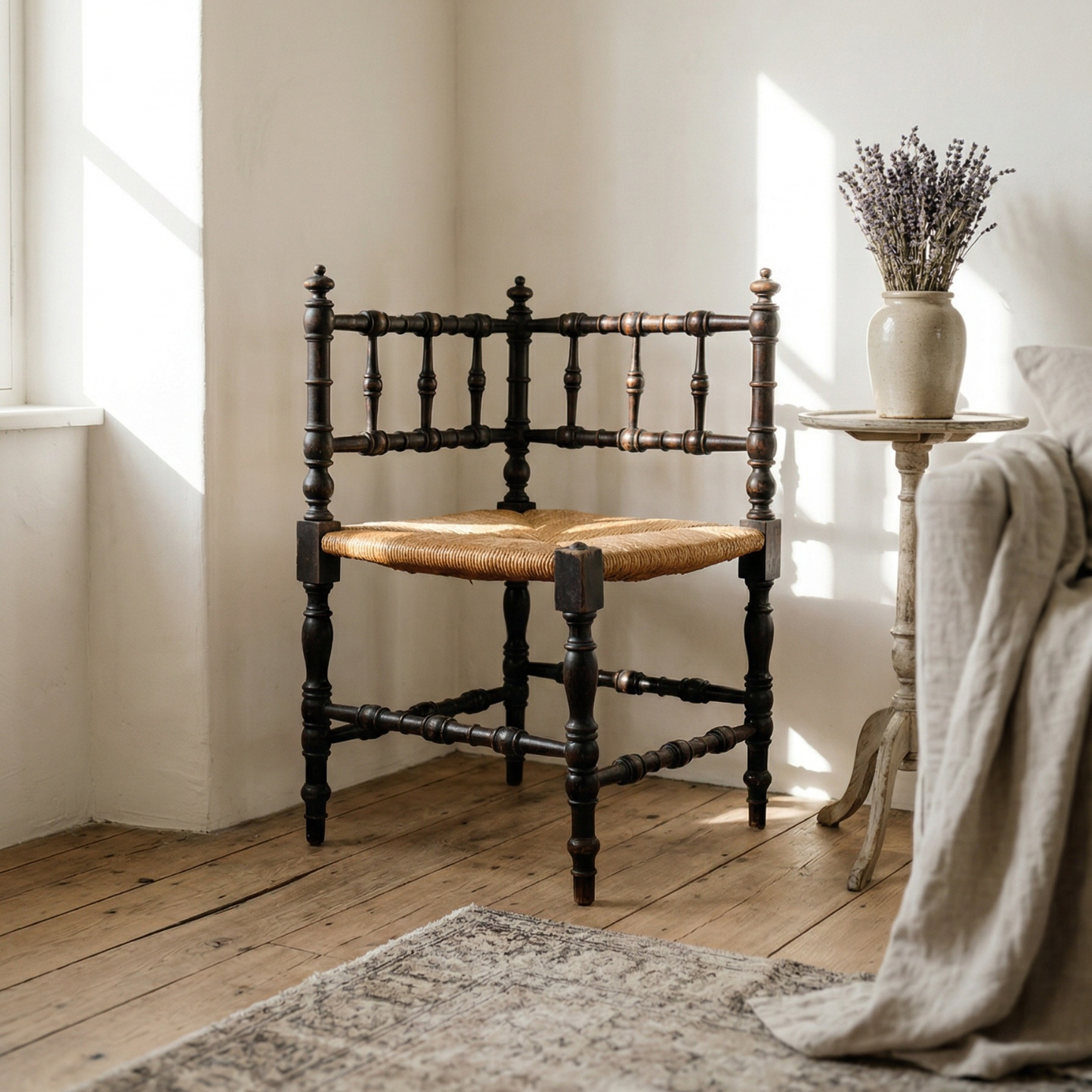Chaise d'angle en bois sculpté et paille fin XIXème s.