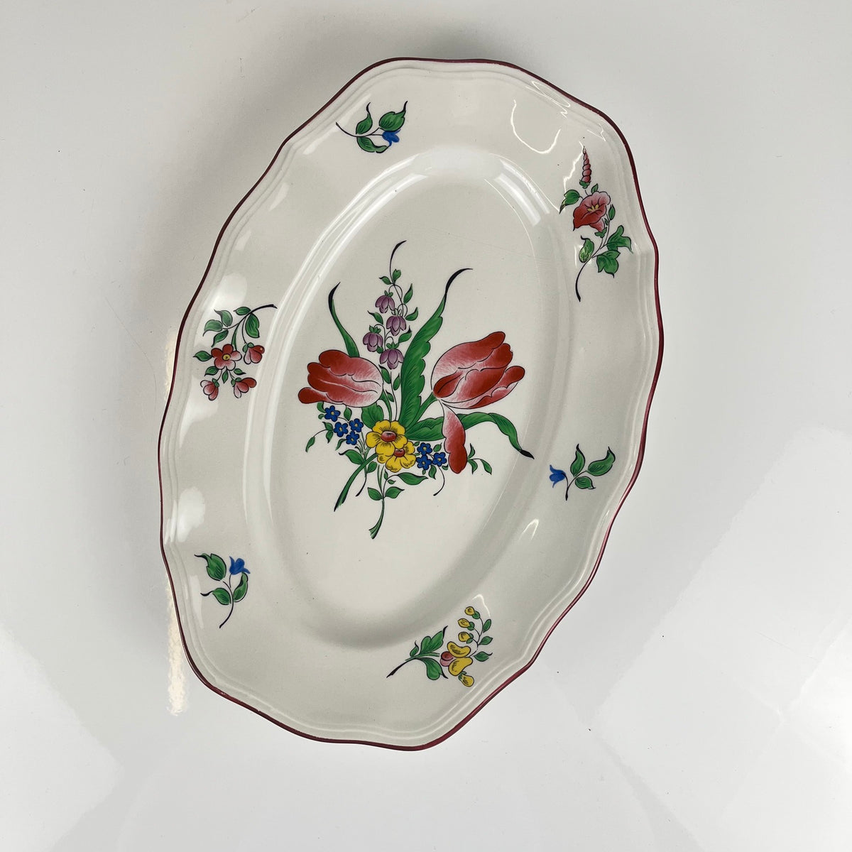 Small oval dish with flat ends, "Réverbère" model by KG Lunéville, tulip pattern.