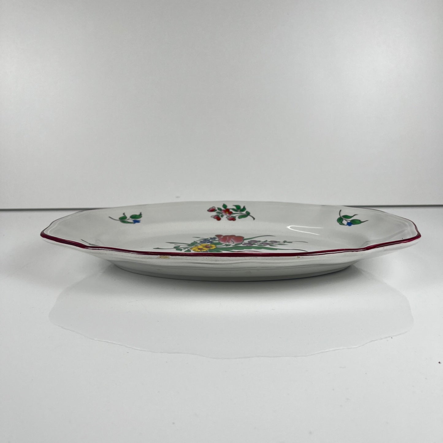 Small oval dish with flat ends, "Réverbère" model by KG Lunéville, tulip pattern.
