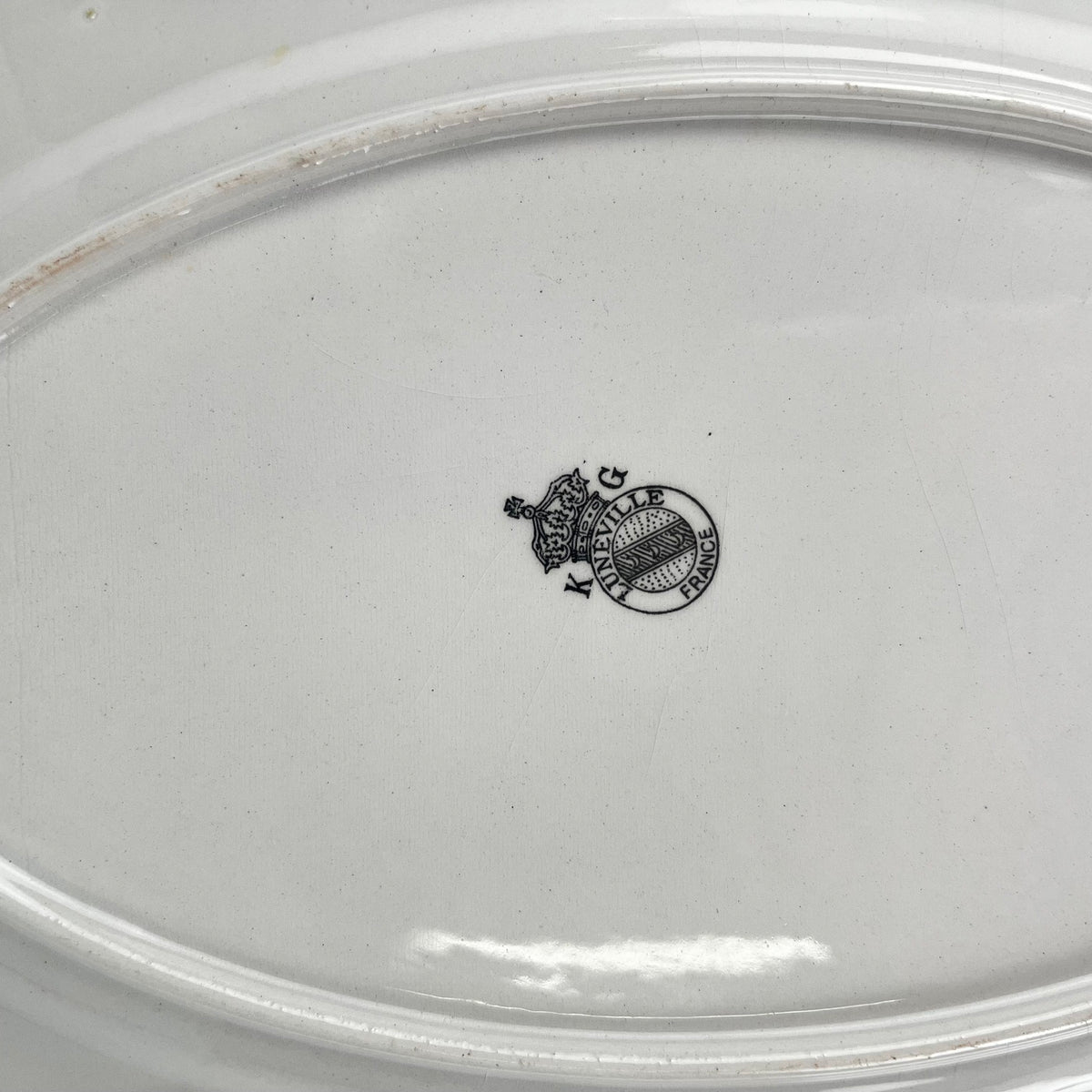 Small oval dish with flat ends, "Réverbère" model by KG Lunéville, tulip pattern.