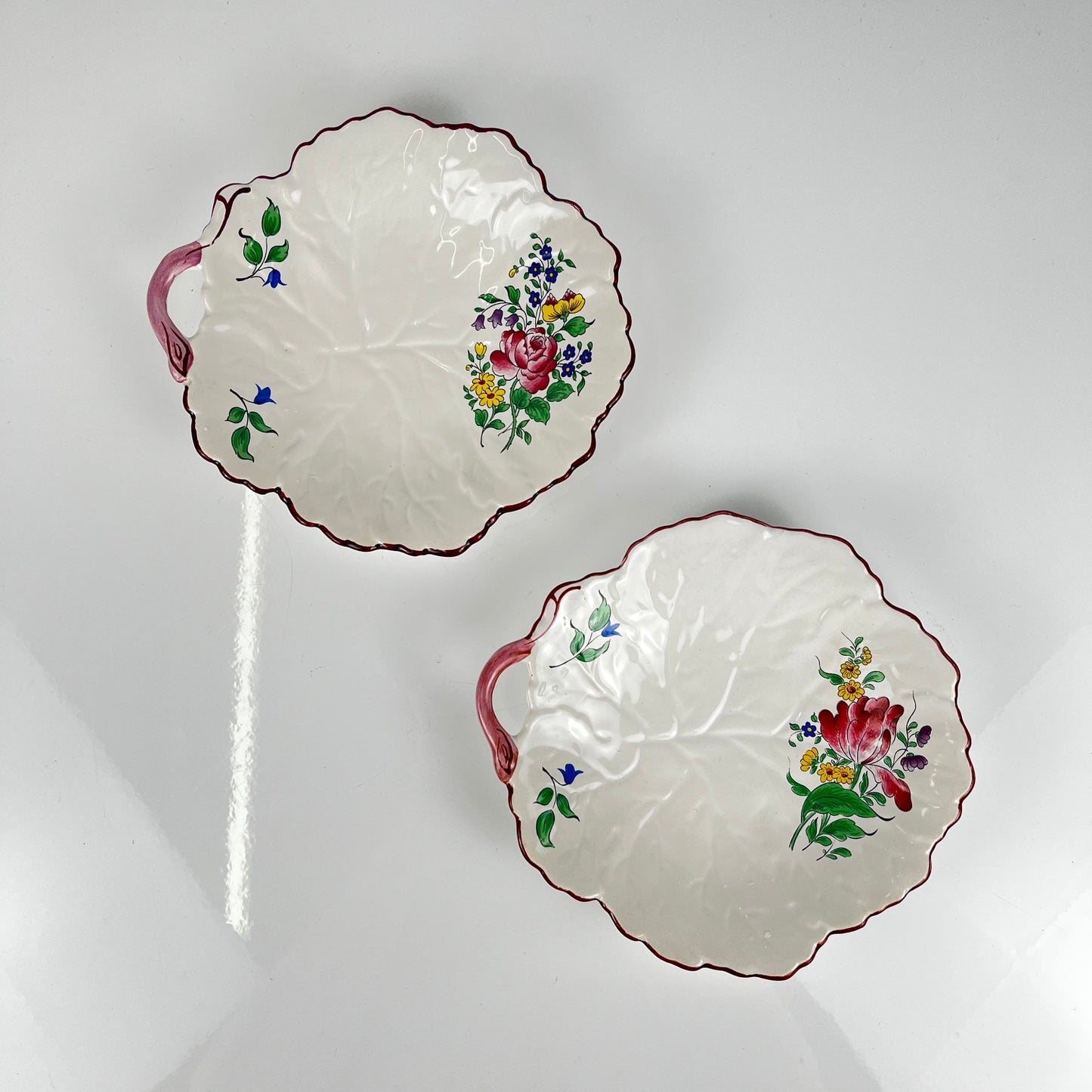 Set de 2 coupelle en forme de feuille, Modèle Réverbère par KG Lunéville, motif tulipe & rose