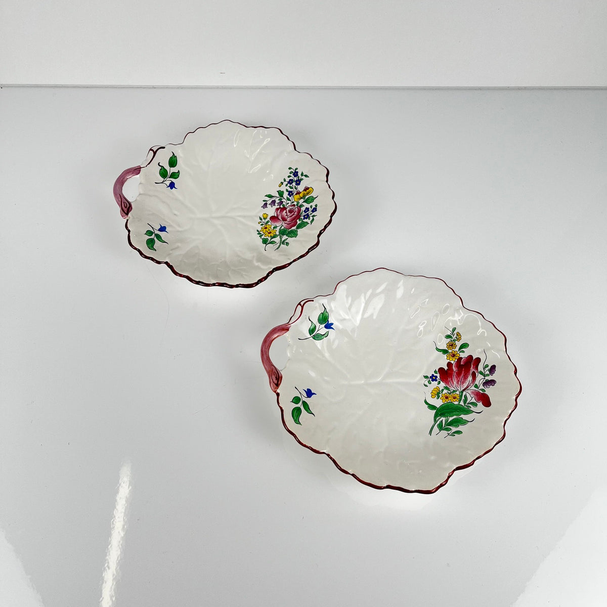 Set de 2 coupelle en forme de feuille, Modèle Réverbère par KG Lunéville, motif tulipe & rose