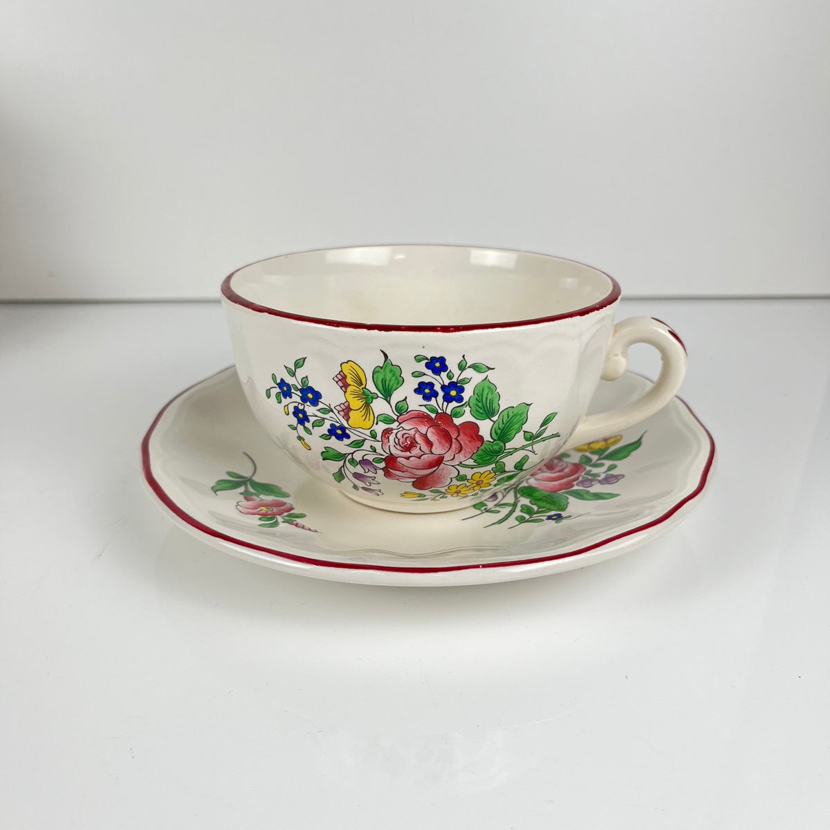 Lot de 5 grandes tasses avec soucoupes,  modèle Réverbère par KG Lunéville