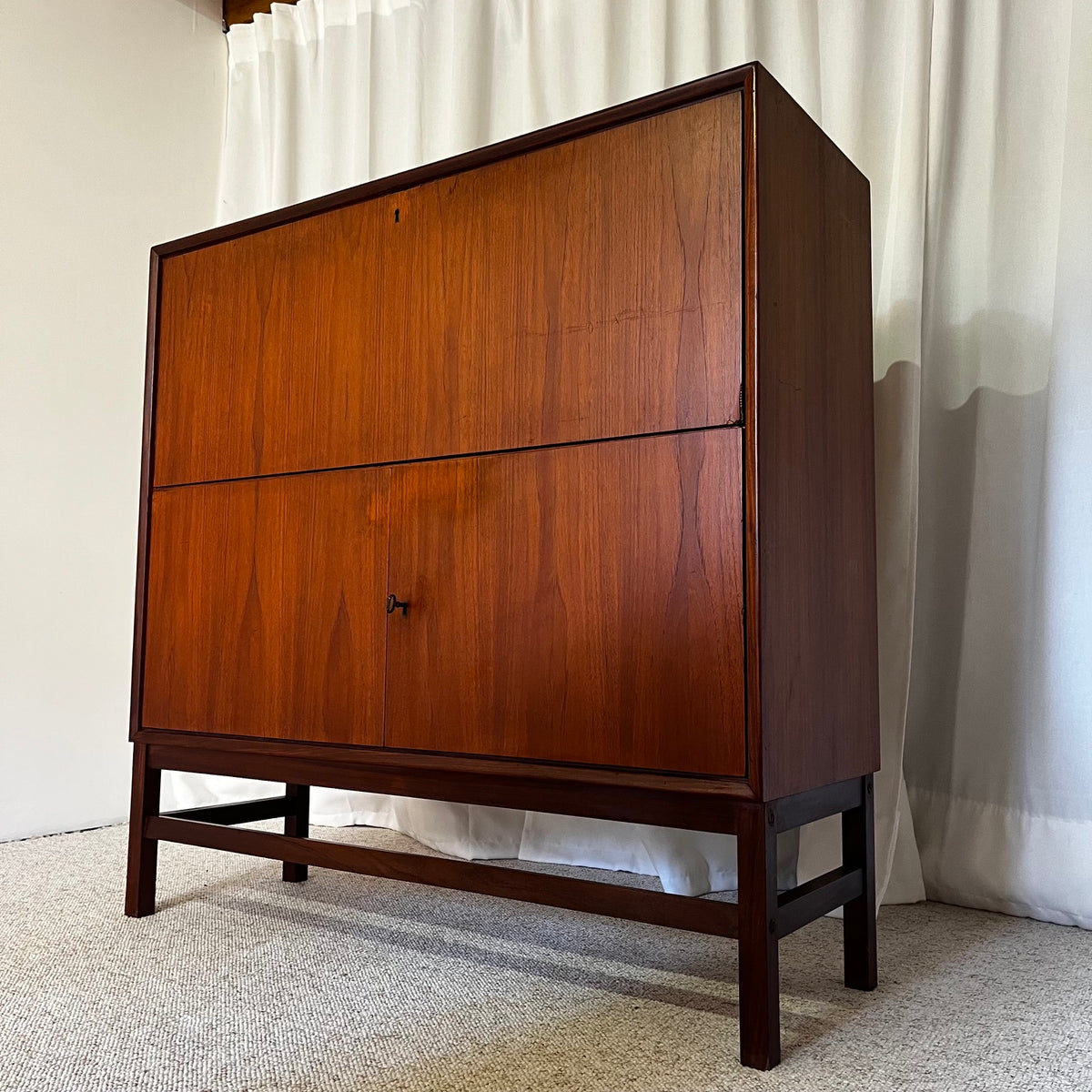 Rare secrétaire scandinave années 60, dans le style de Marian Grabinski pour IKEA