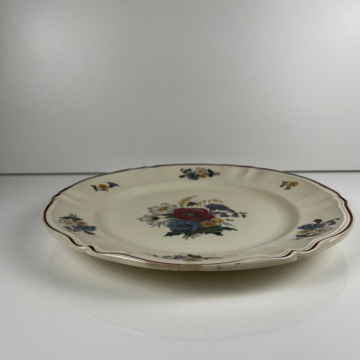 "Agreste" round cake plate, Sarreguemines, 20th century.