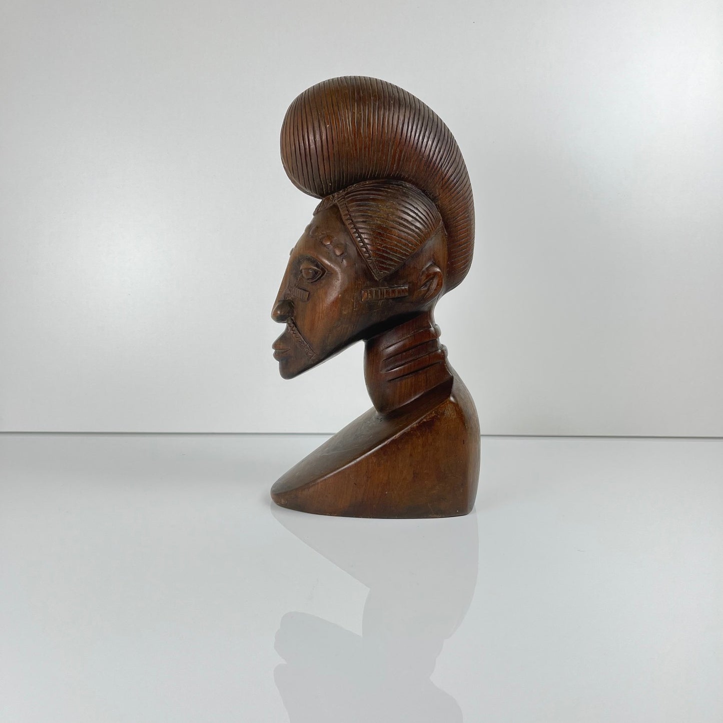 Buste féminin sculpté à la main en bois noir, style Baoulé, 1960/90