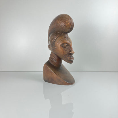 Buste féminin sculpté à la main en bois noir, style Baoulé, 1960/90
