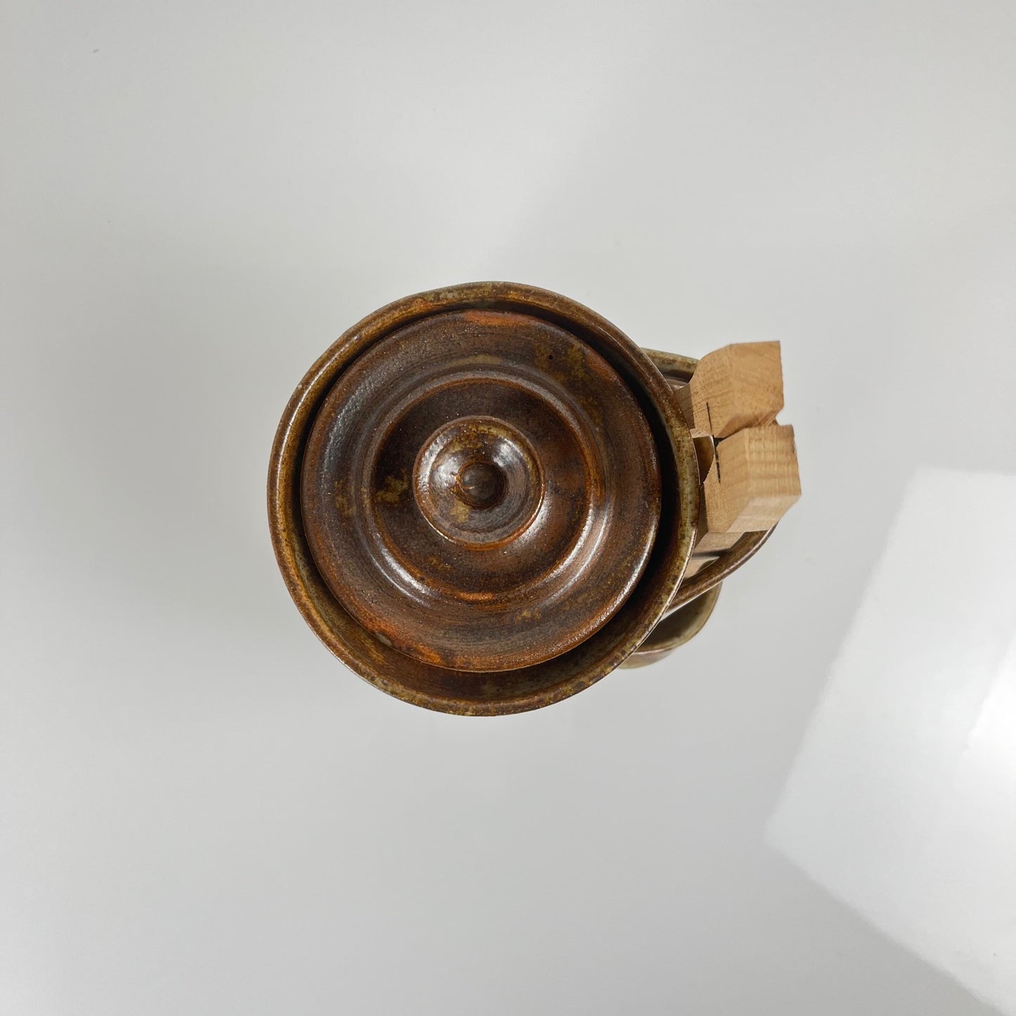 Pot à cornichon en grès avec pince